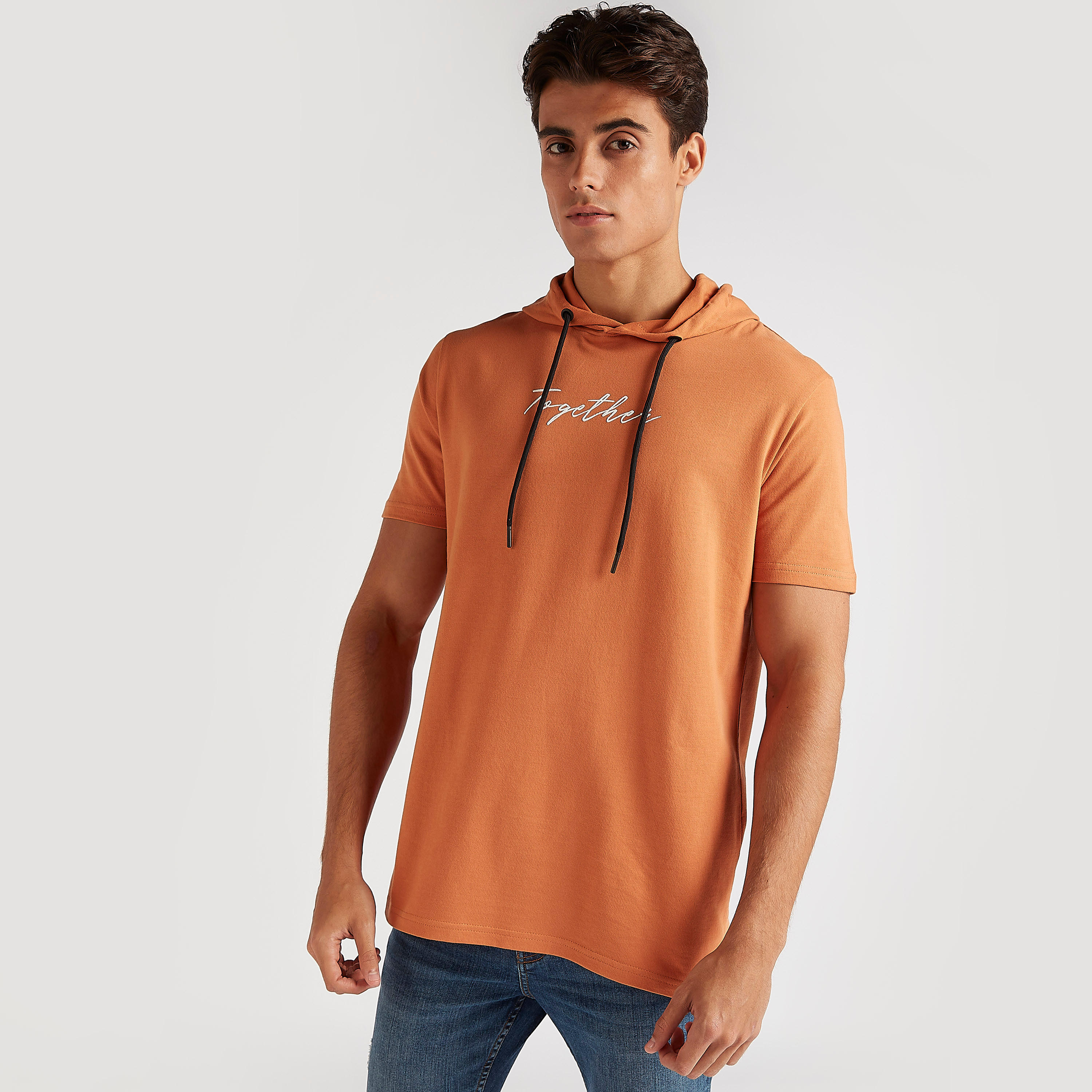 تيشيرت بياقة ضيّقة وأكمام قصيرة وطبعات ميكي ماوس-men-clothing-tshirtsandpolos-tshirts-image-1
