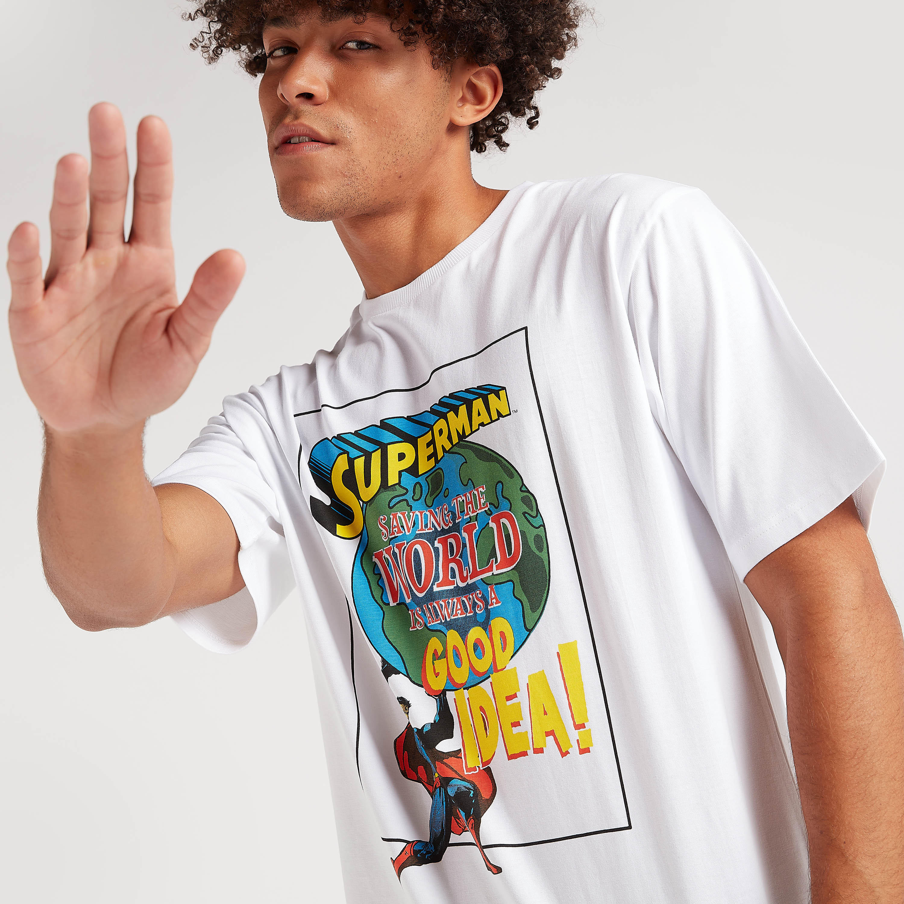 تيشيرت بياقة ضيّقة وأكمام قصيرة وطبعات سوبرمان-men-clothing-tshirtsandpolos-tshirts-image-5