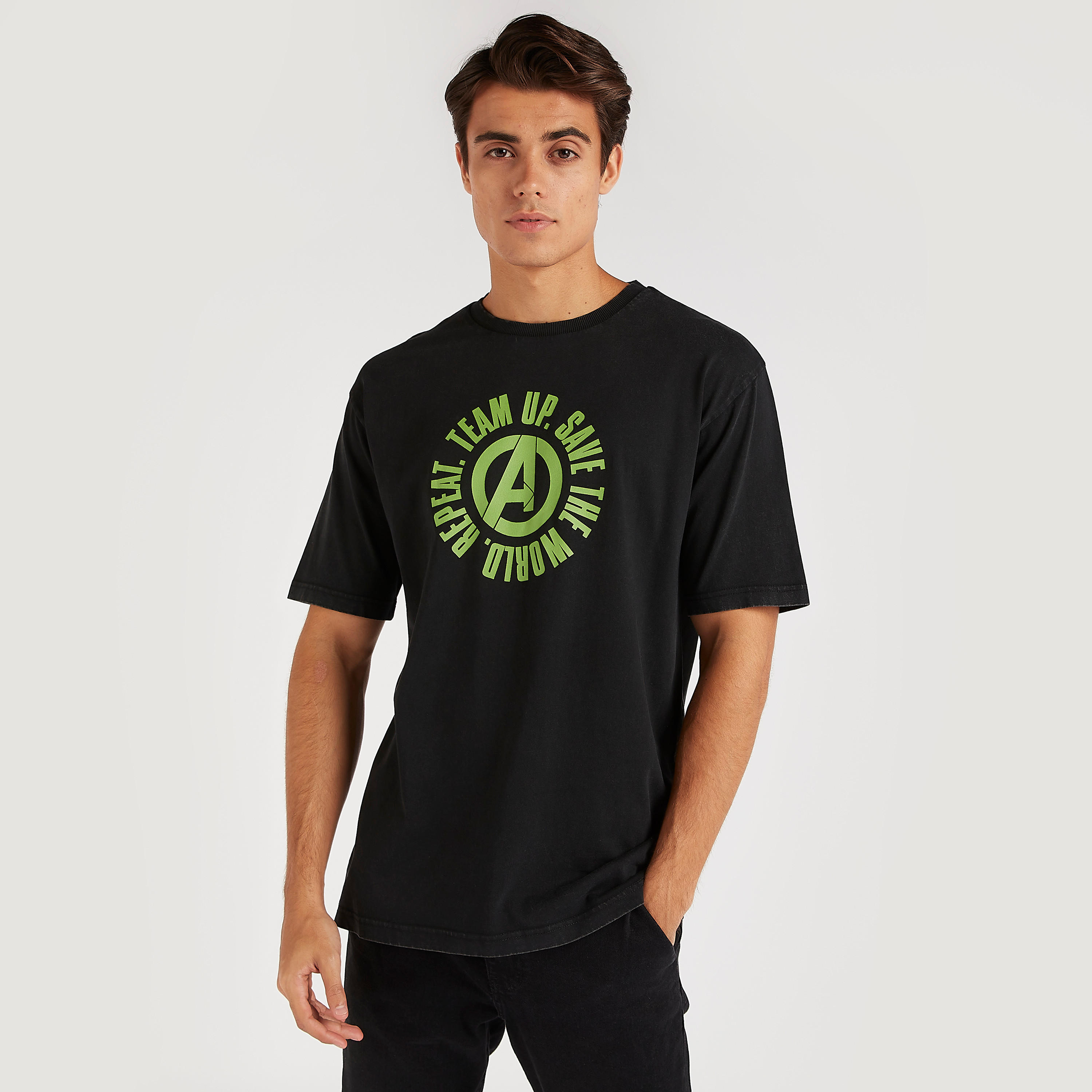 تيشيرت بياقة ضيّقة وأكمام قصيرة وطبعات أفينجرز-men-clothing-tshirtsandpolos-tshirts-image-1