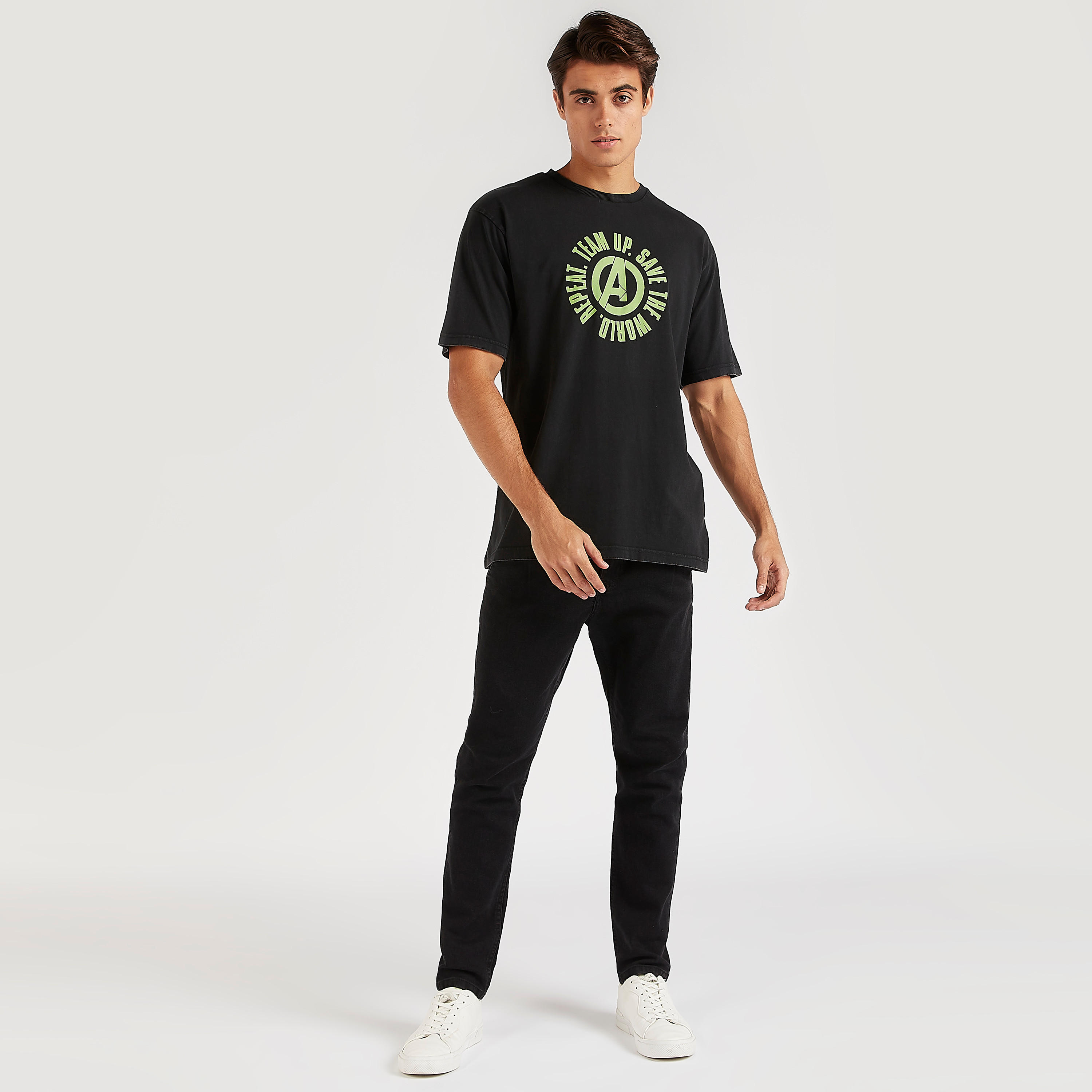 تيشيرت بياقة ضيّقة وأكمام قصيرة وطبعات أفينجرز-men-clothing-tshirtsandpolos-tshirts-image-2