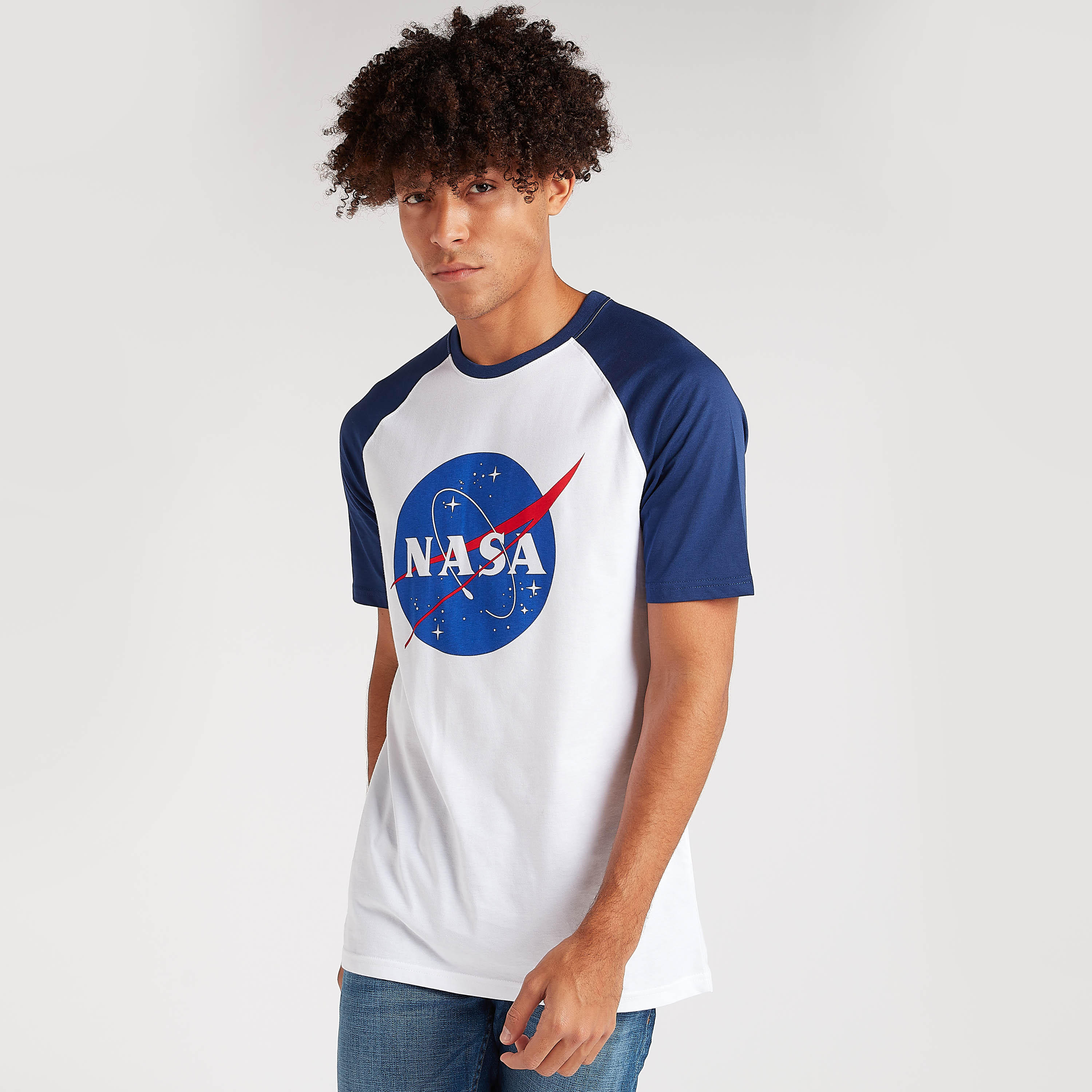 تيشيرت بياقة ضيّقة وأكمام قصيرة وطبعات ناسا-men-clothing-tshirtsandpolos-tshirts-image-3