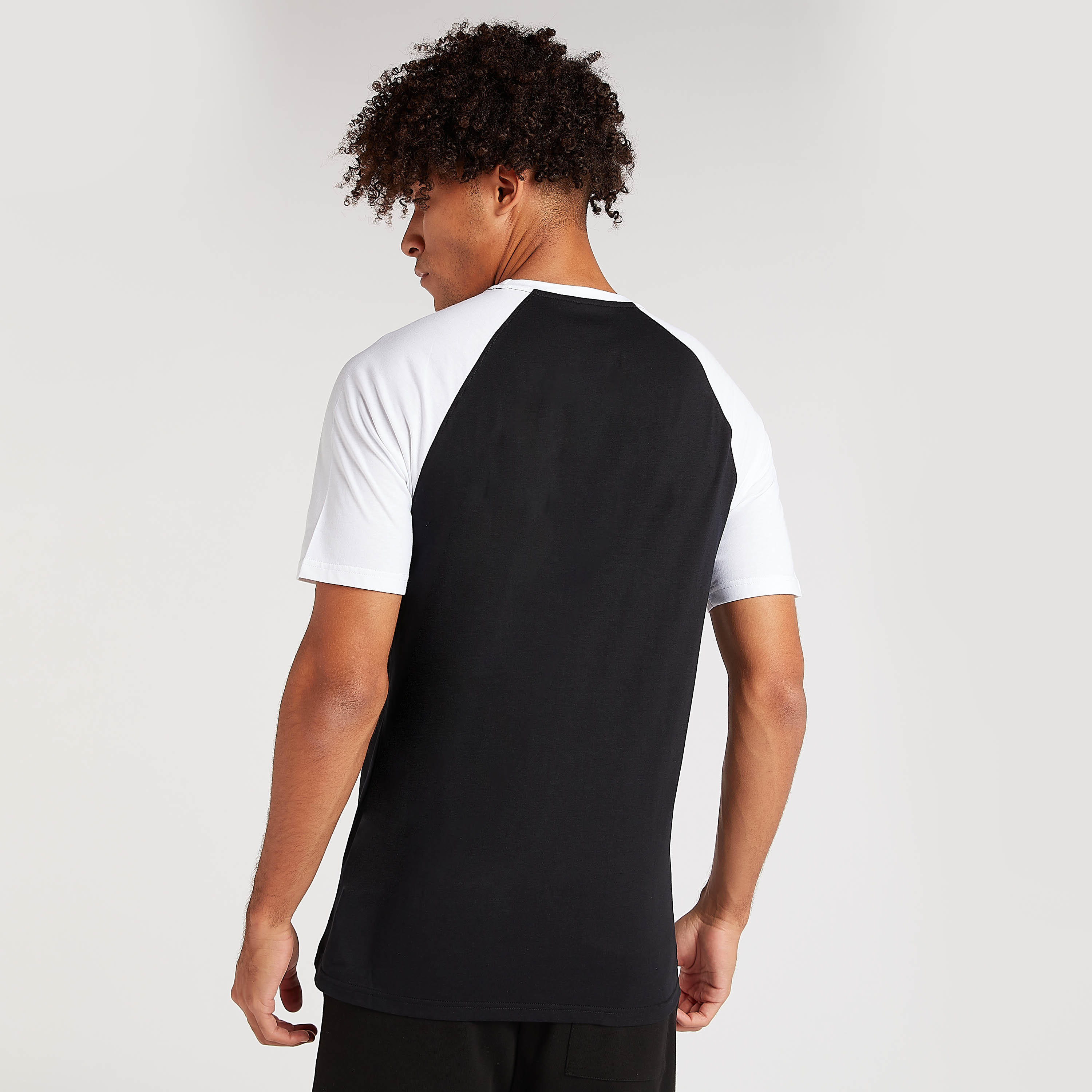 تيشيرت بياقة ضيّقة وأكمام قصيرة وطبعات ناسا-men-clothing-tshirtsandpolos-tshirts-image-4