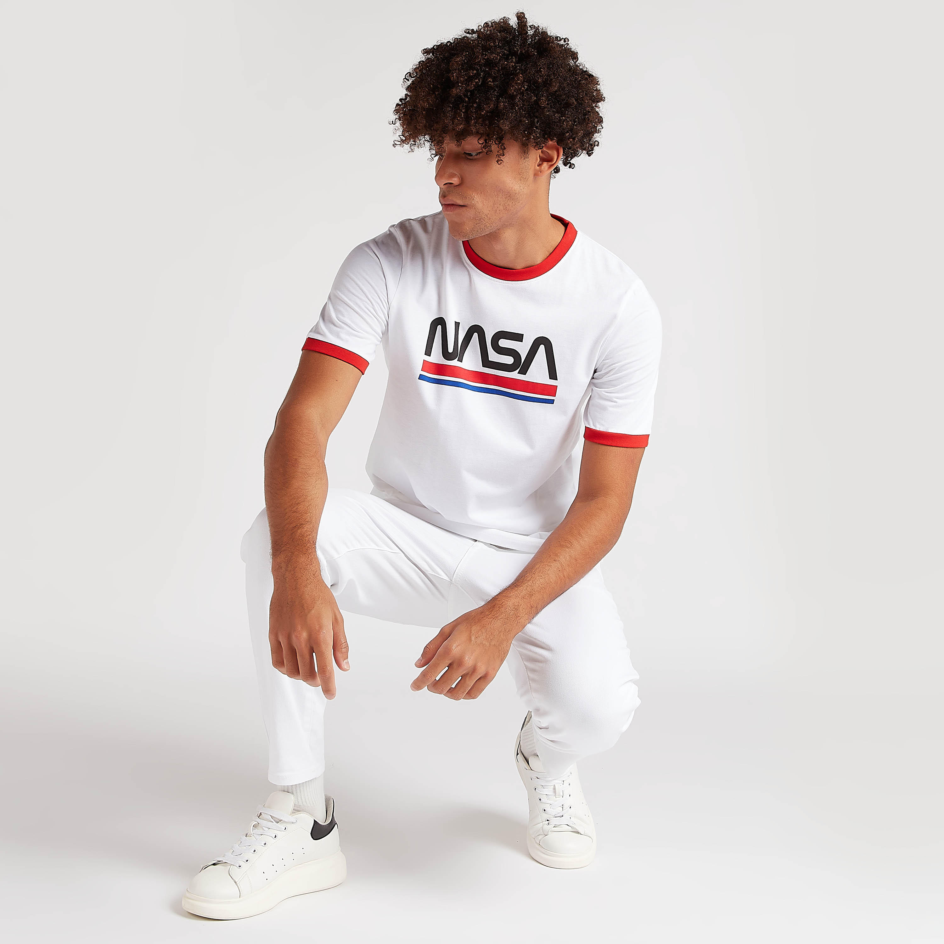 تيشيرت بياقة ضيقة وأكمام قصيرة وطبعات ناسا-men-clothing-tshirtsandpolos-tshirts-image-2