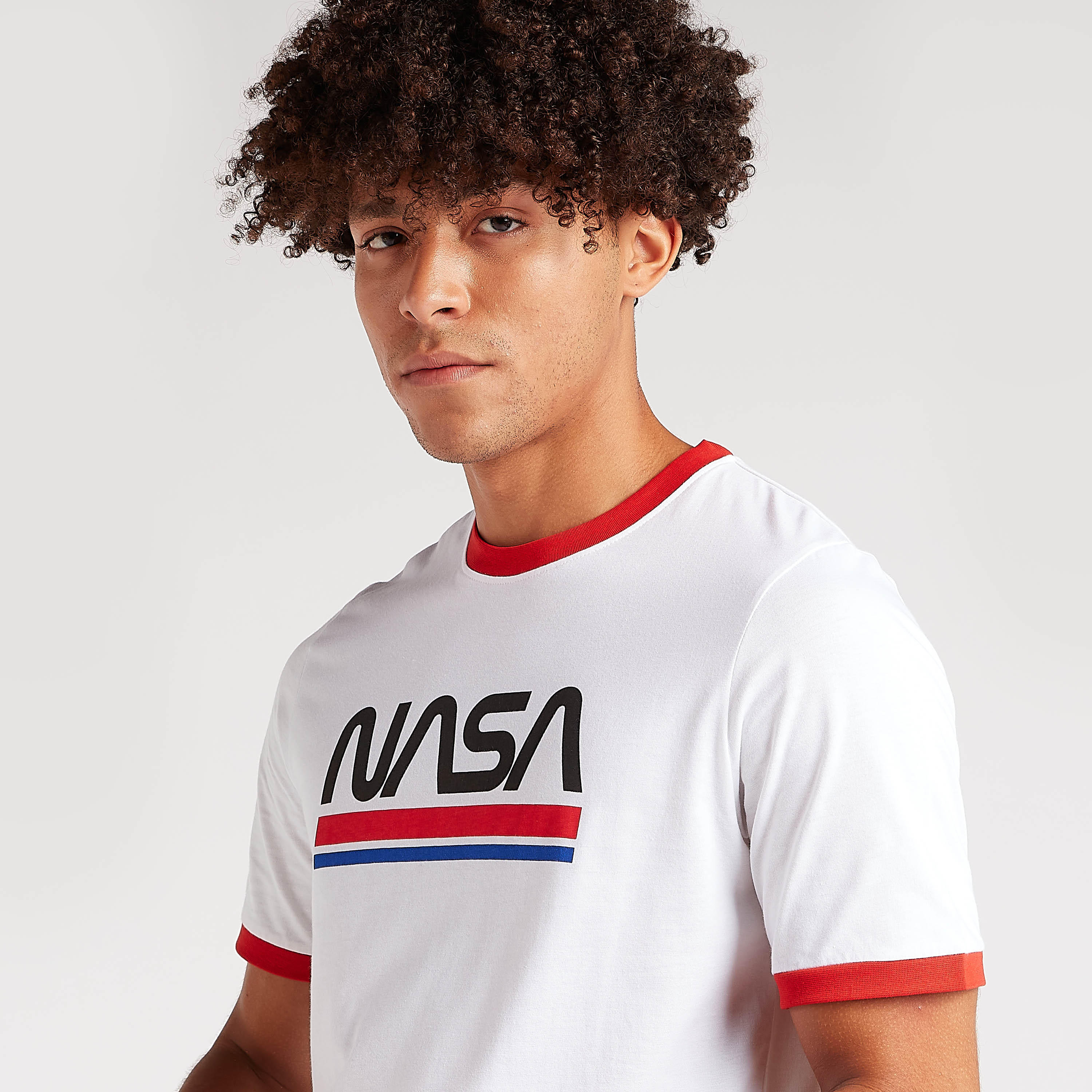 تيشيرت بياقة ضيقة وأكمام قصيرة وطبعات ناسا-men-clothing-tshirtsandpolos-tshirts-image-3