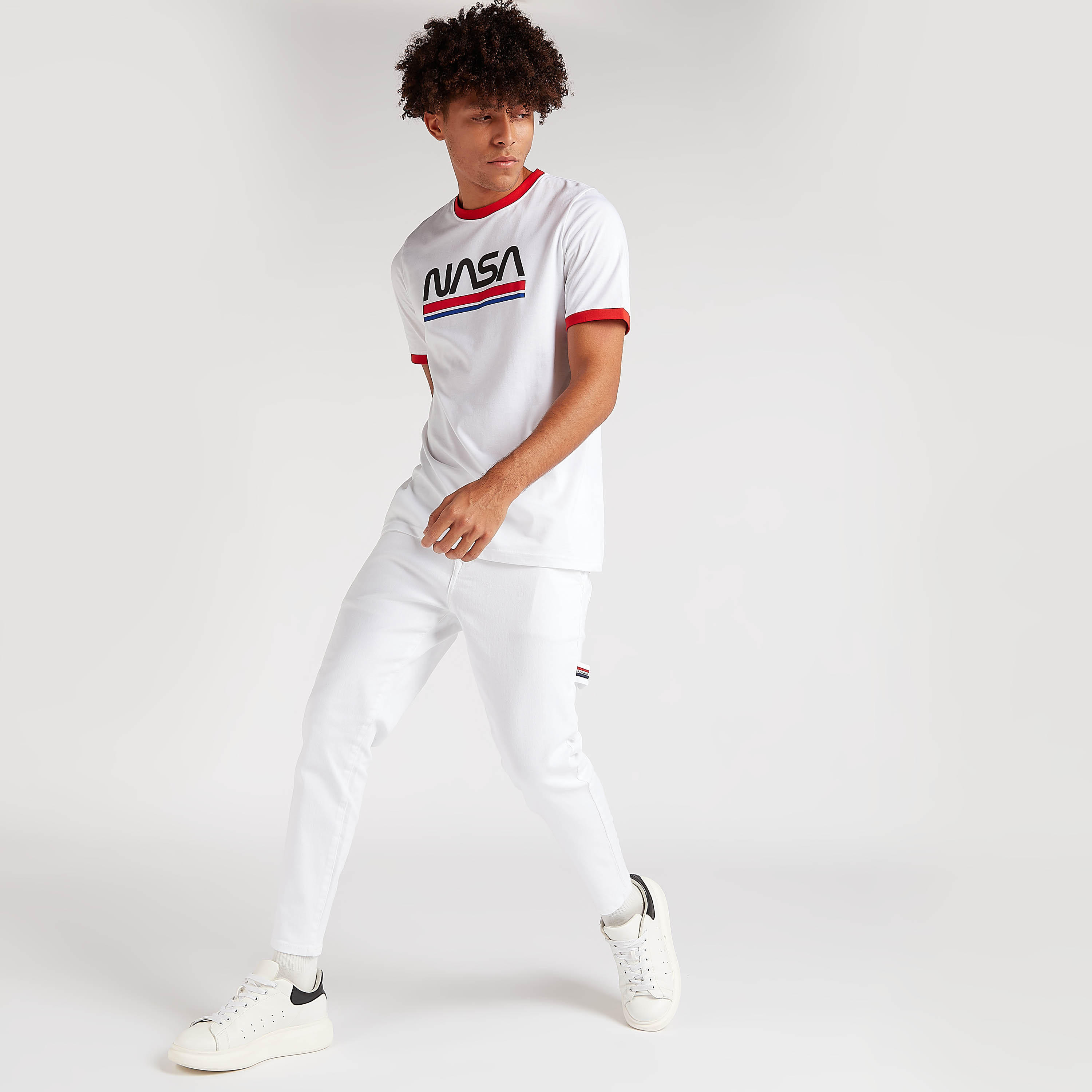 تيشيرت بياقة ضيقة وأكمام قصيرة وطبعات ناسا-men-clothing-tshirtsandpolos-tshirts-image-5