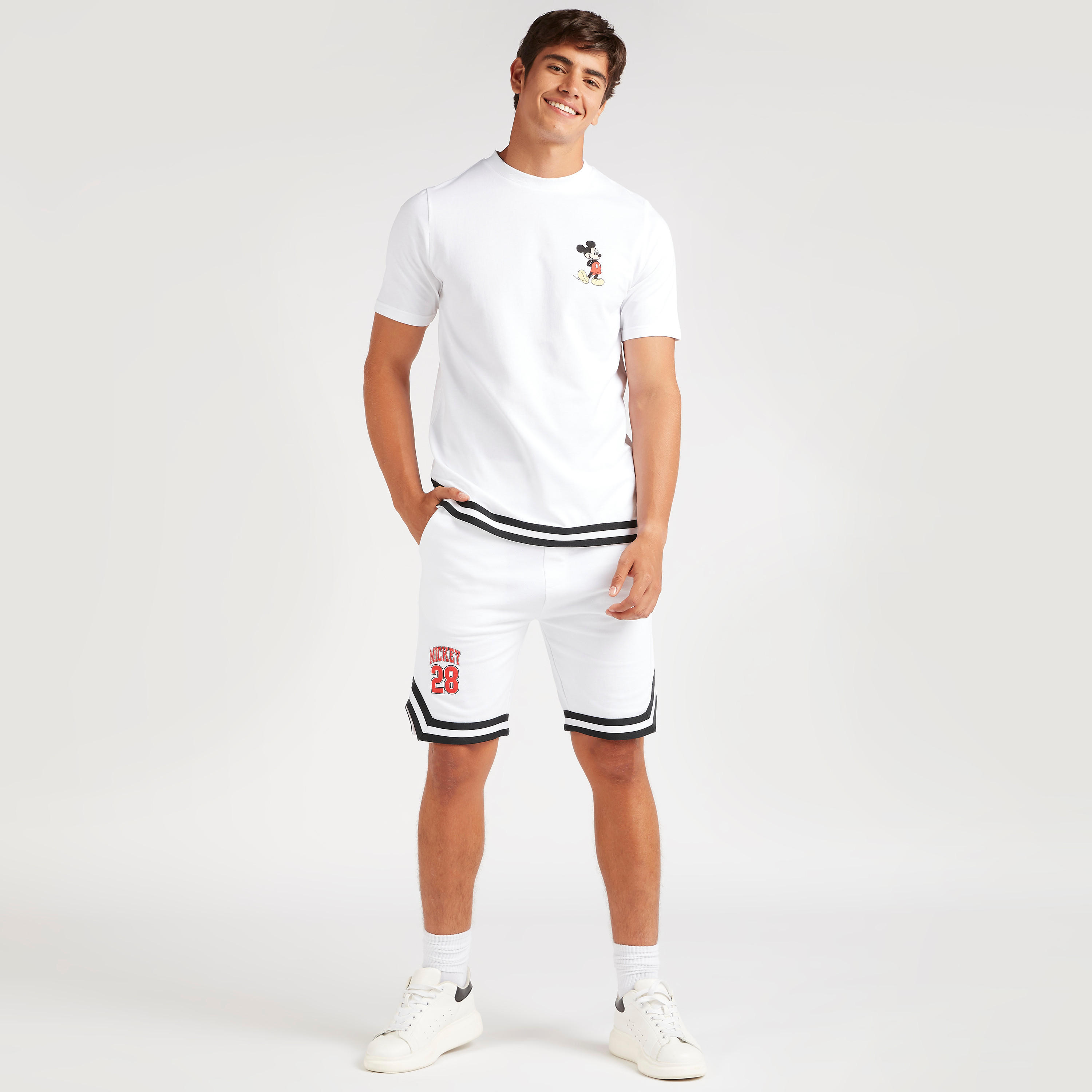 شورت بطبعات ميكي ماوس ورباط إغلاق-men-clothing-bottoms-shorts-image-4
