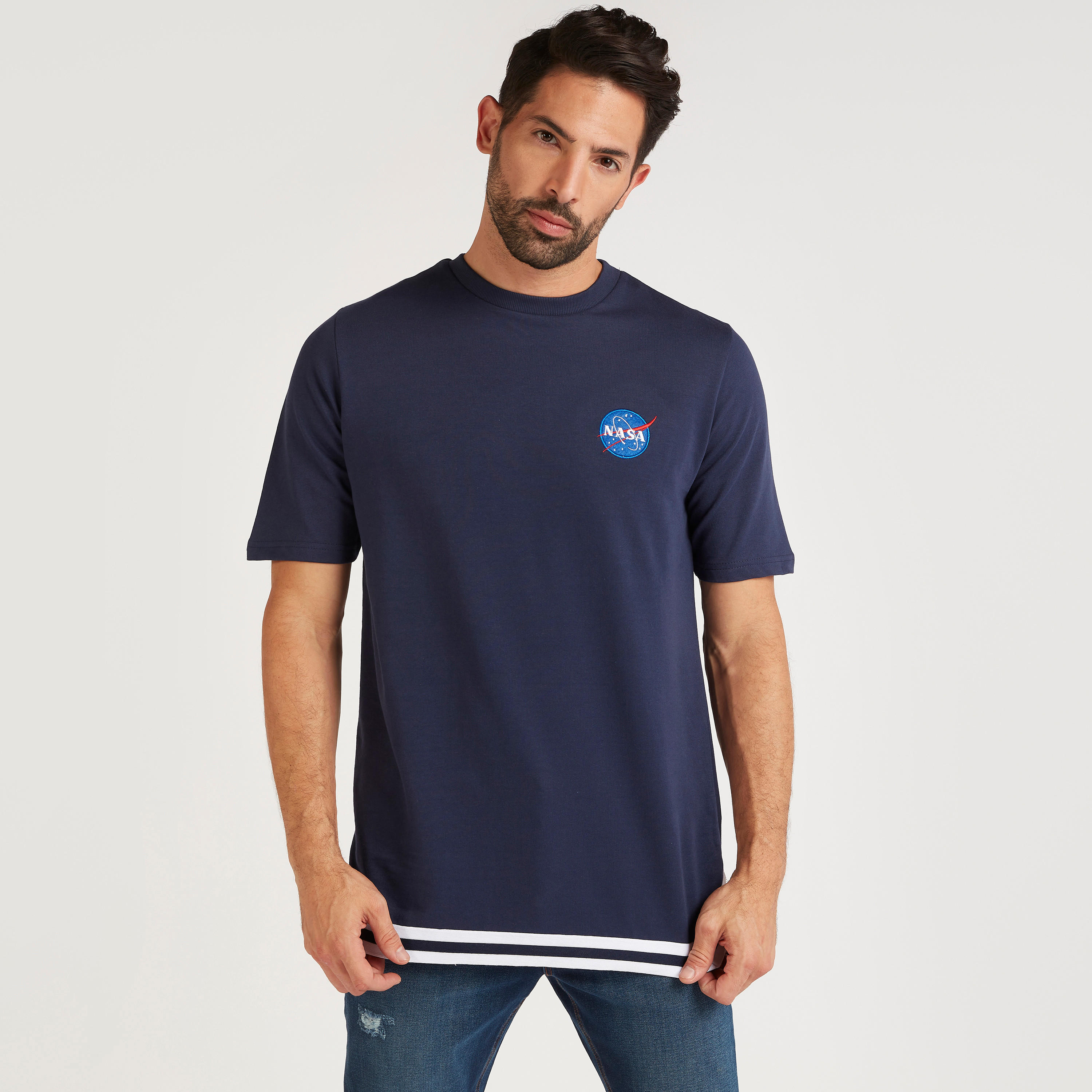 تيشيرت بياقة ضيقة وأكمام قصيرة وطبعات ناسا-men-clothing-tshirtsandpolos-tshirts-image-6