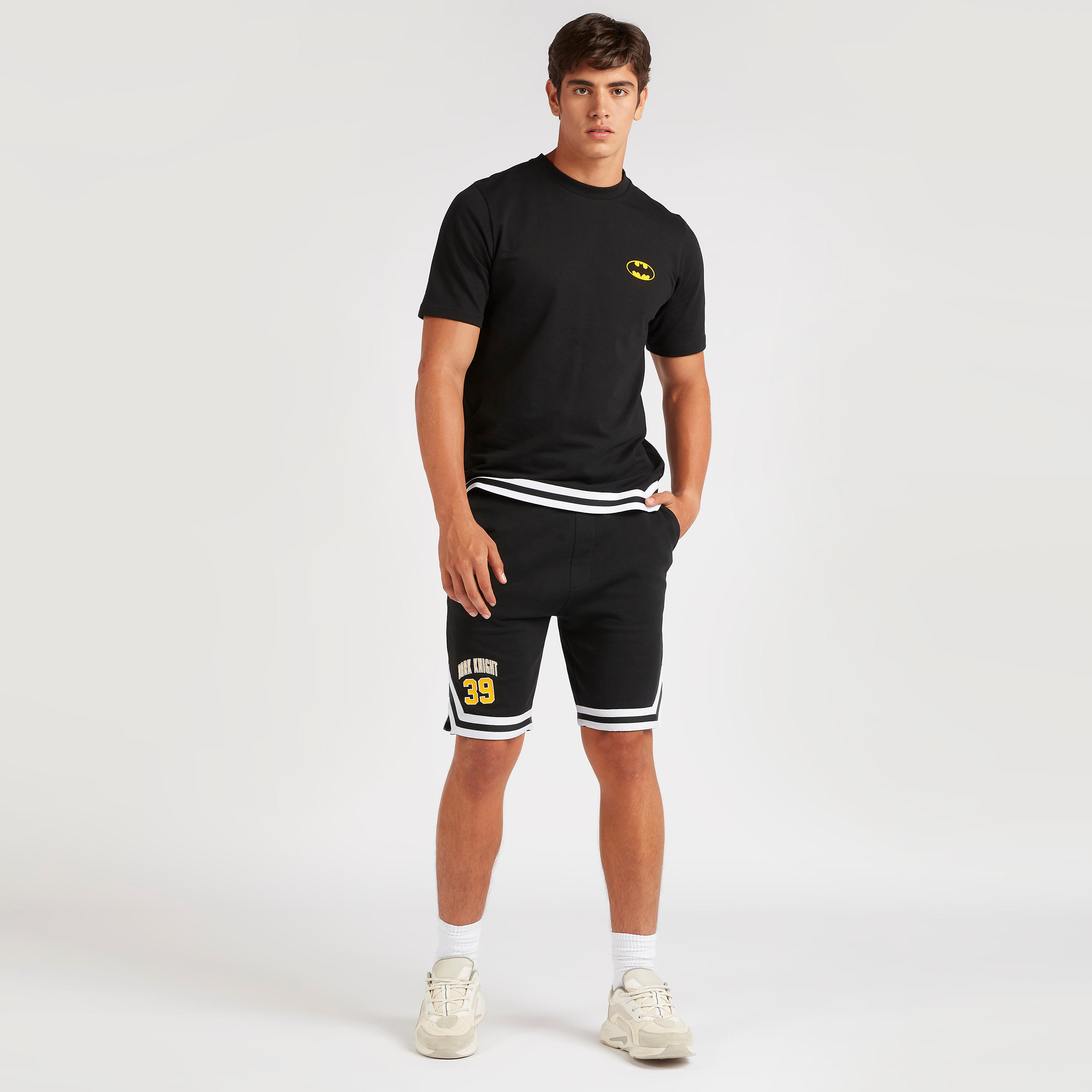 تيشيرت بياقة ضيّقة وأكمام قصيرة وطبعات باتمان-men-clothing-tshirtsandpolos-tshirts-image-4