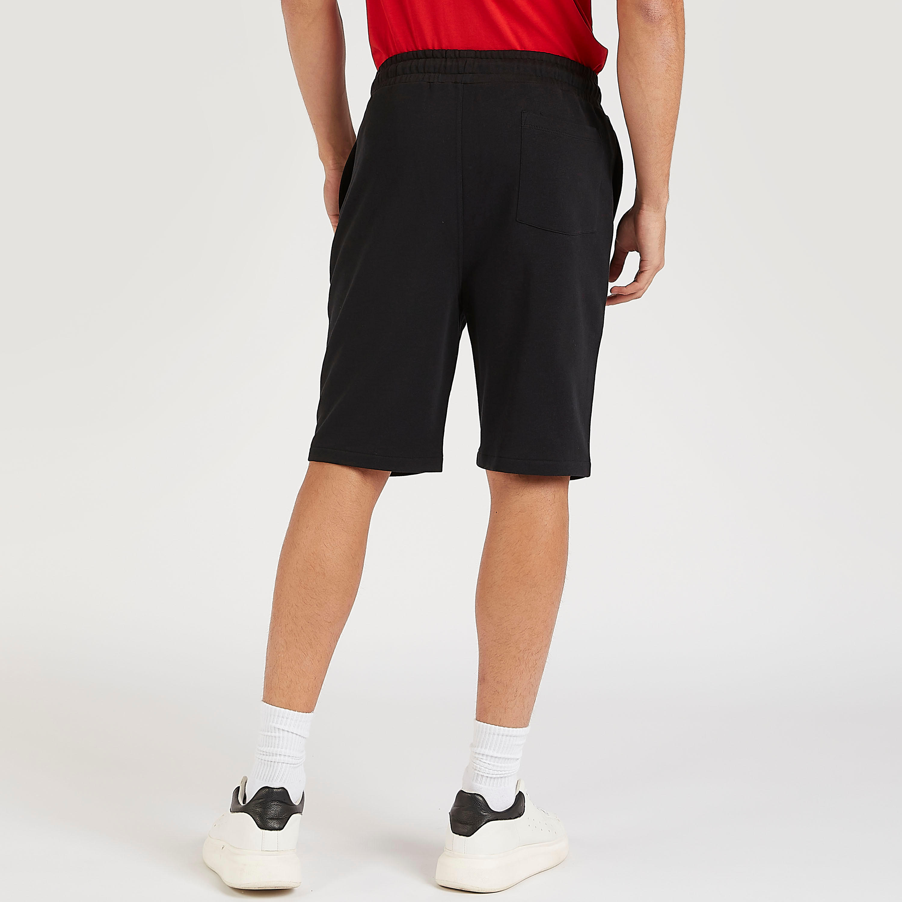 شورت بخصر متوسّط الارتفاع ورباط وجيوب وطبعات ناسا-men-clothing-bottoms-shorts-image-4