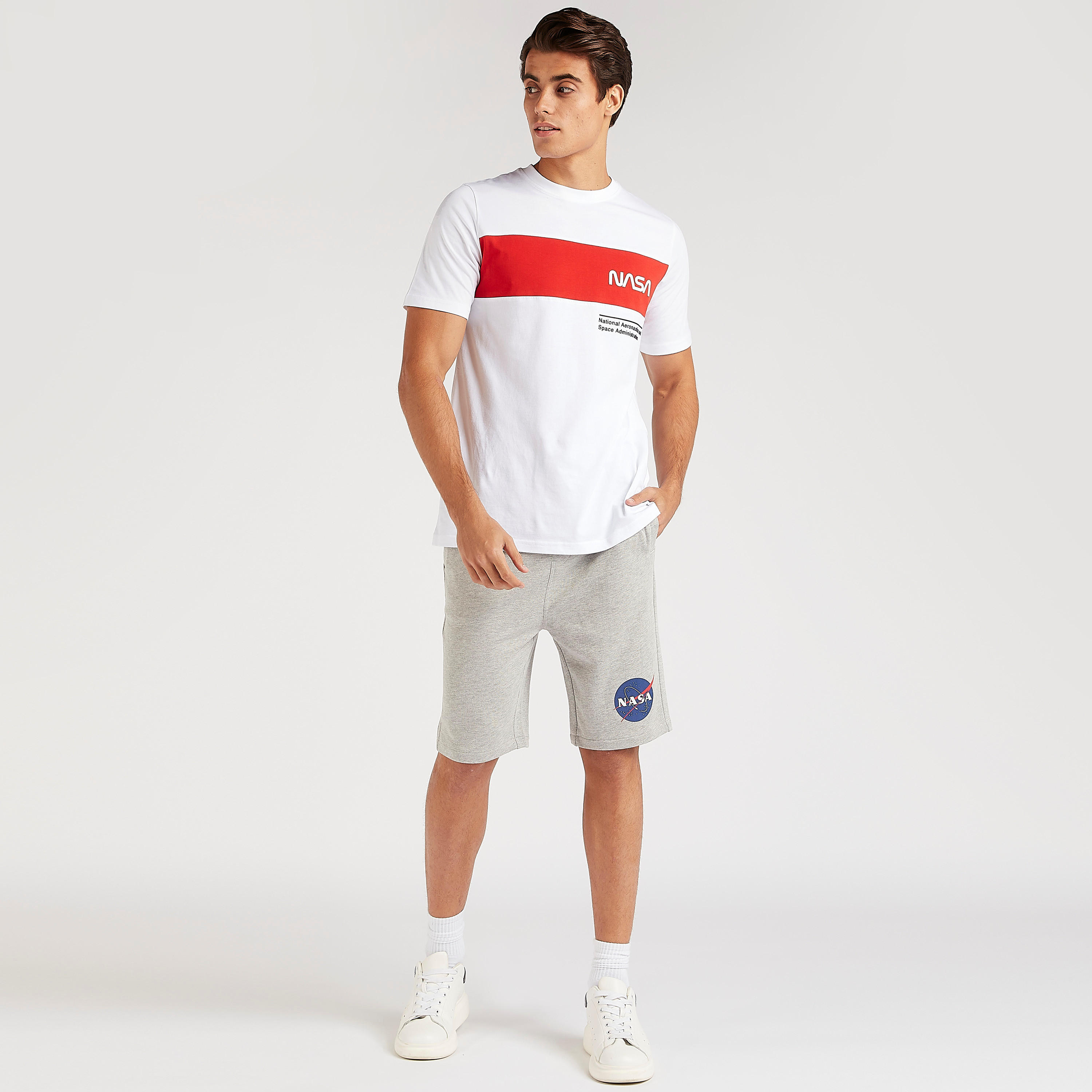 شورت بخصر مطاطي برباط وطبعات ناسا-men-clothing-bottoms-shorts-image-3