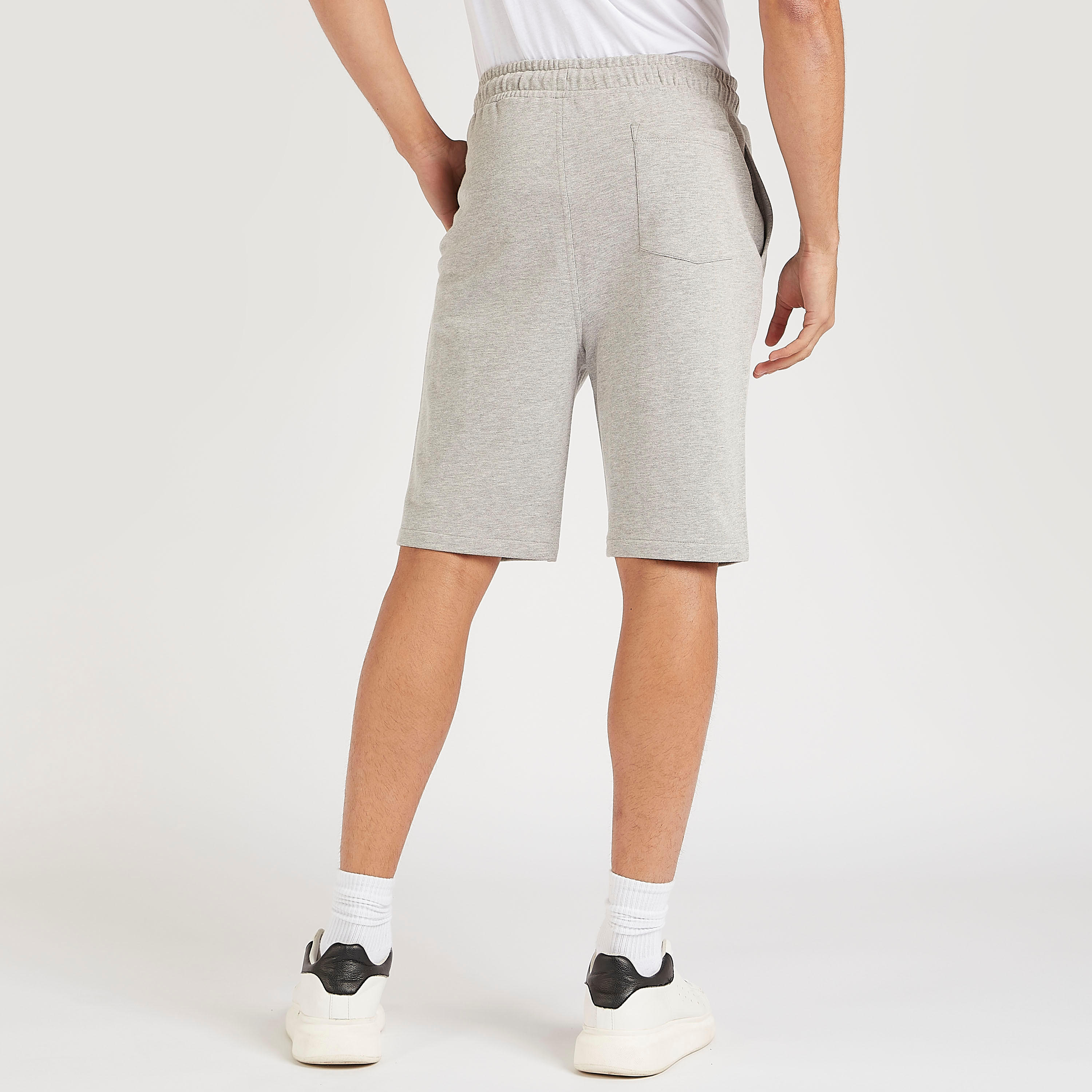 شورت بخصر مطاطي برباط وطبعات ناسا-men-clothing-bottoms-shorts-image-1