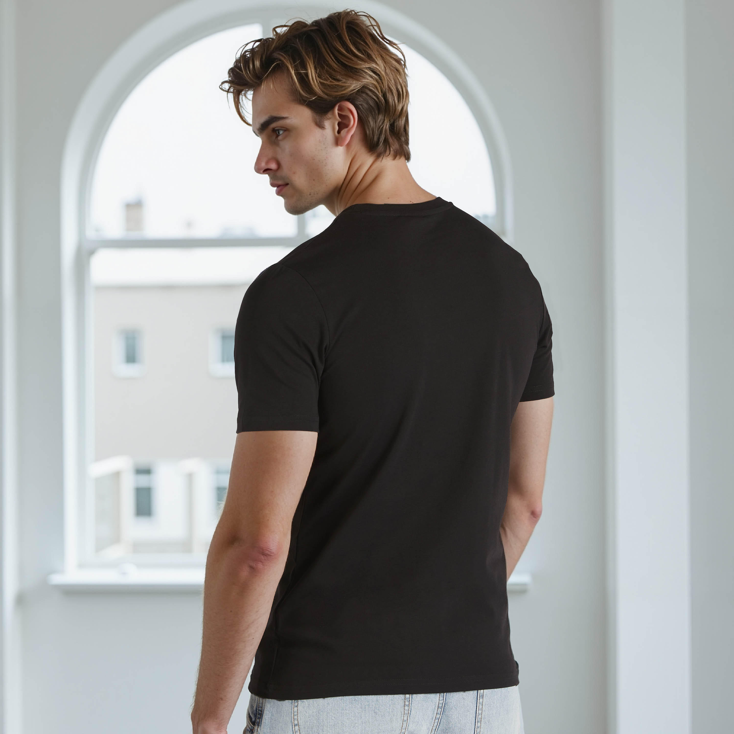 تيشيرت بياقة ضيّقة وأكمام قصيرة وطبعات أفينجرز-men-clothing-tshirtsandpolos-tshirts-image-4
