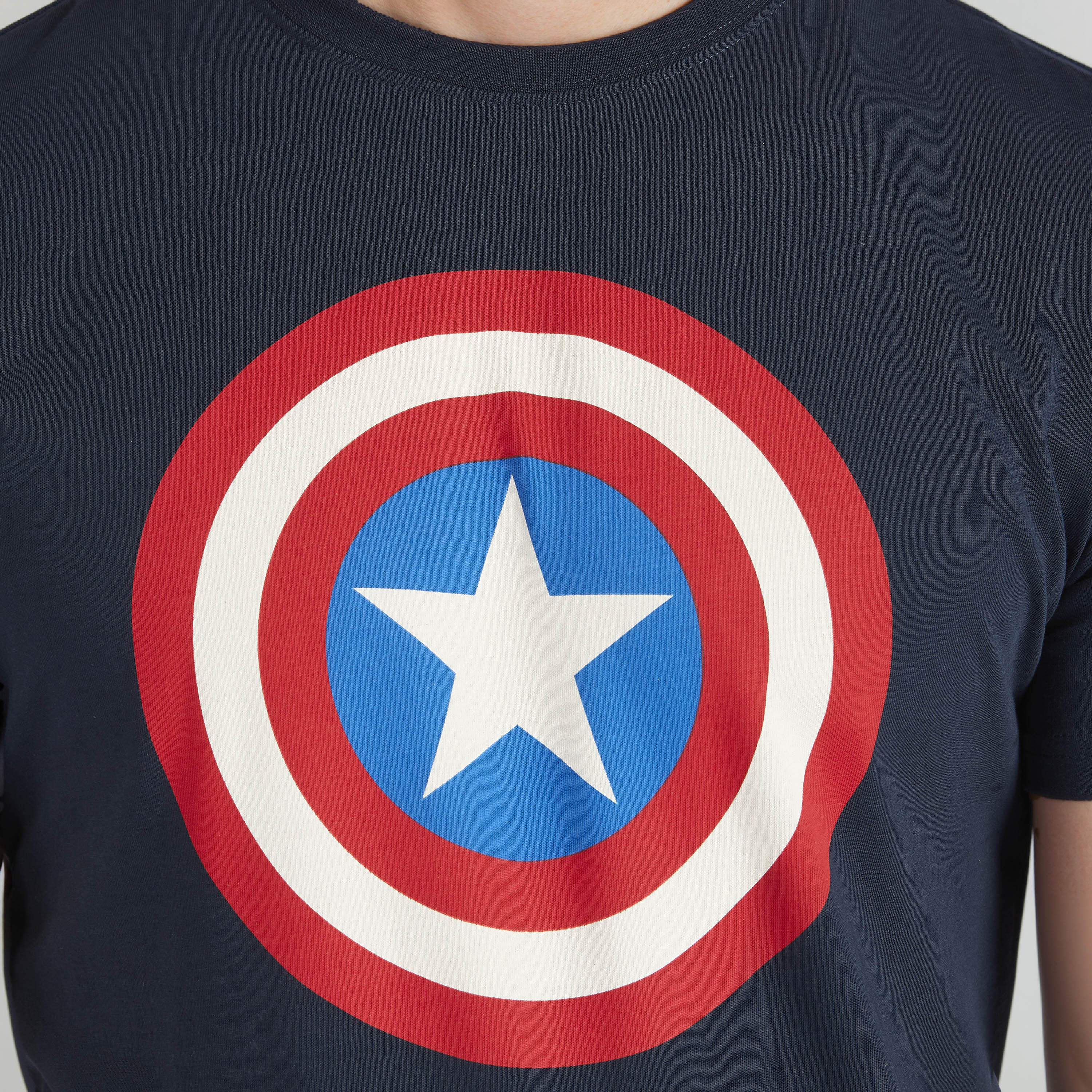 تيشيرت بياقة ضيّقة وأكمام قصيرة وطبعات كابتن أمريكا-men-clothing-tshirtsandpolos-tshirts-image-8