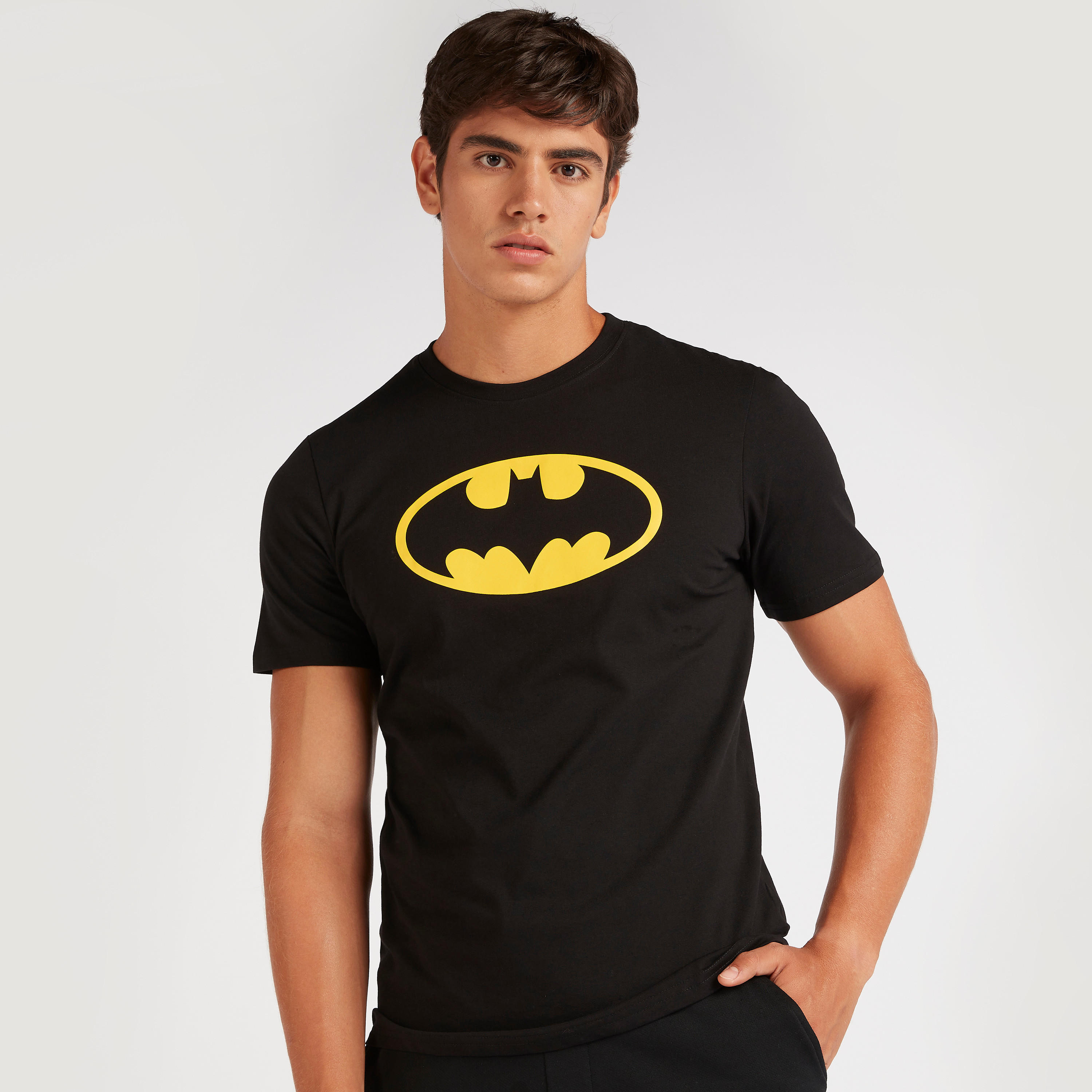 تيشيرت بياقة ضيّقة وأكمام قصيرة وطبعات باتمان-men-clothing-tshirtsandpolos-tshirts-image-1