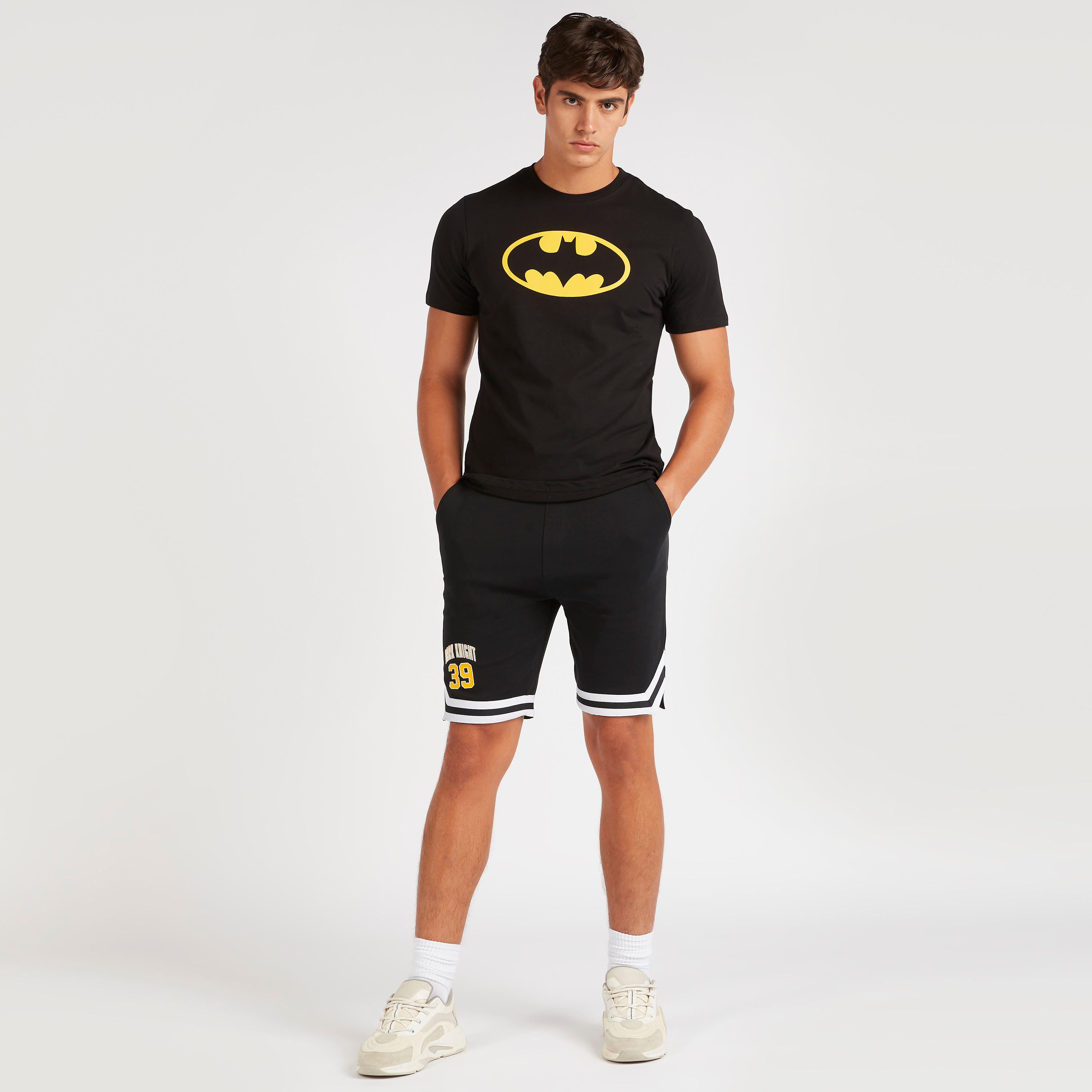 تيشيرت بياقة ضيّقة وأكمام قصيرة وطبعات باتمان-men-clothing-tshirtsandpolos-tshirts-image-2