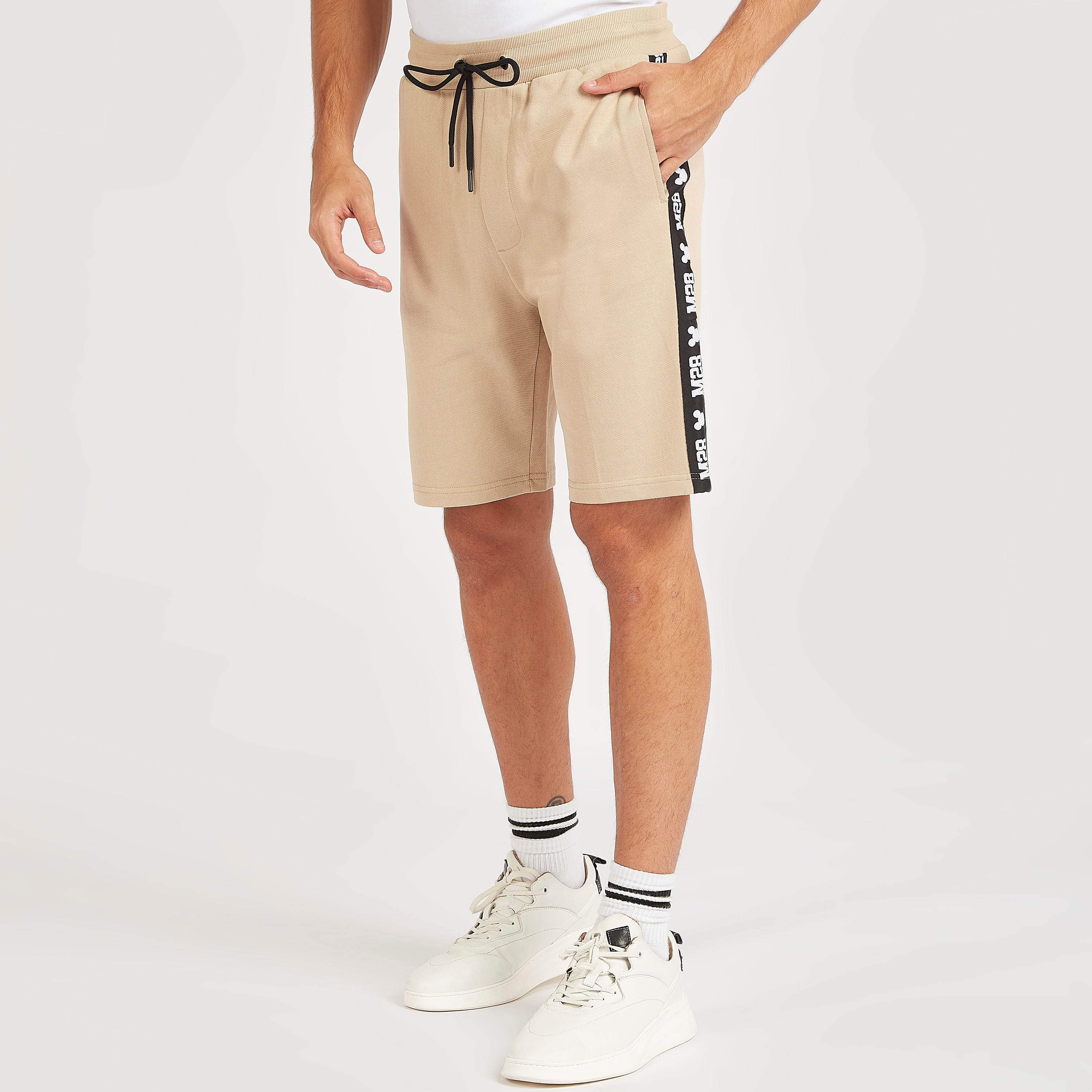 شورت بطبعات ميكي ماوس ورباط إغلاق-men-clothing-bottoms-shorts-image-1