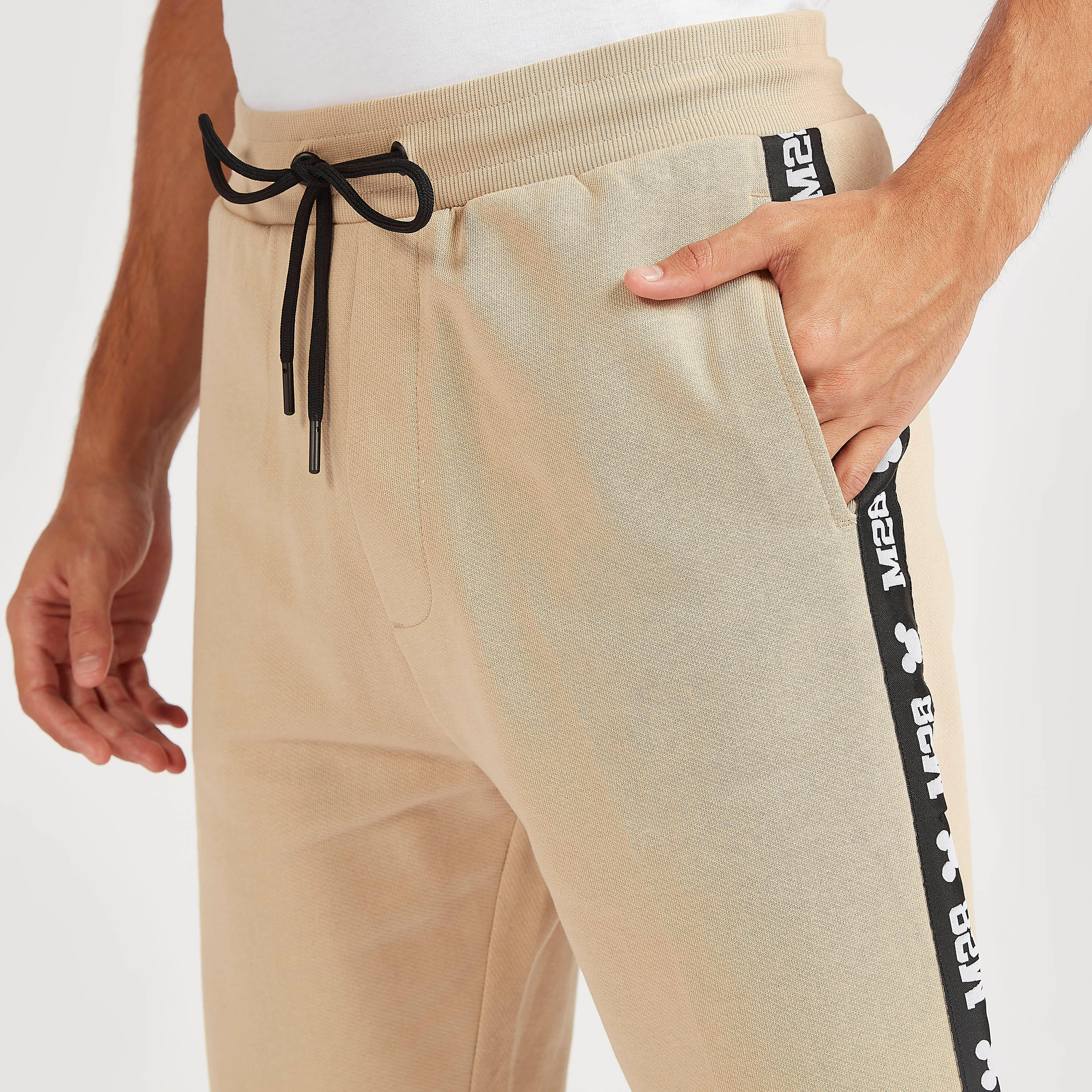 شورت بطبعات ميكي ماوس ورباط إغلاق-men-clothing-bottoms-shorts-image-3