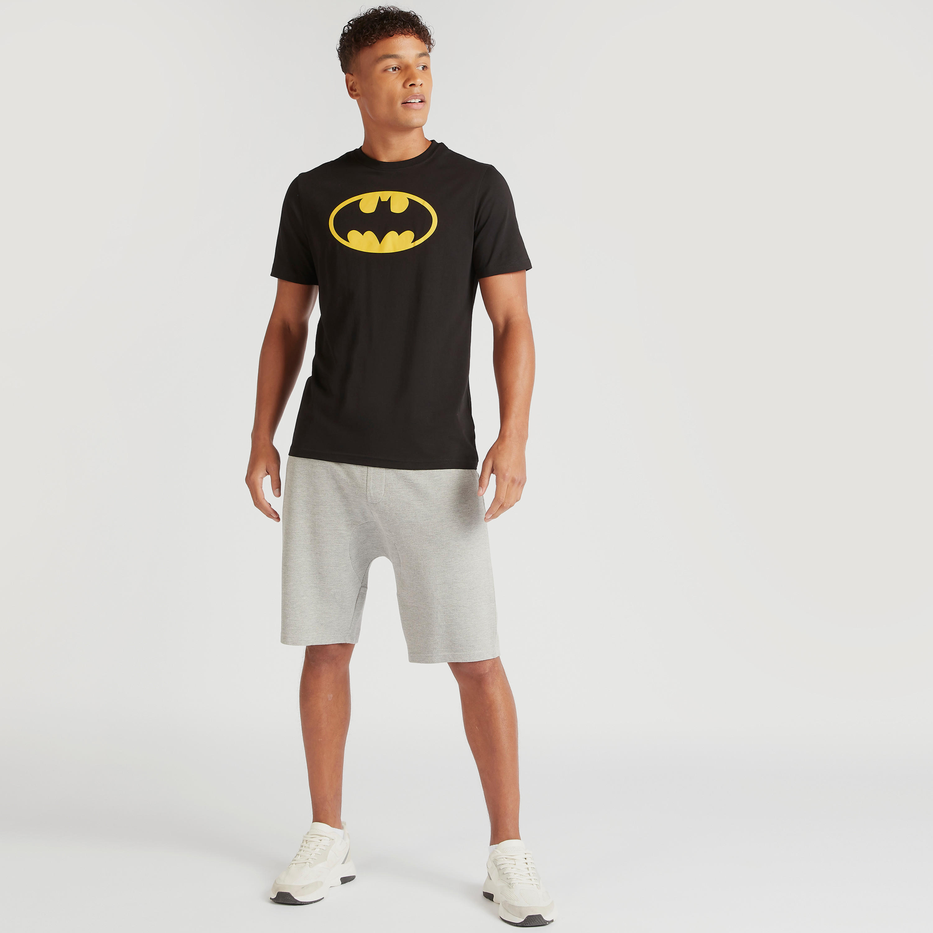 تيشيرت بقصّة سليم وياقة ضيّقة وأكمام قصيرة وطبعات باتمان-men-clothing-tshirtsandpolos-tshirts-image-3