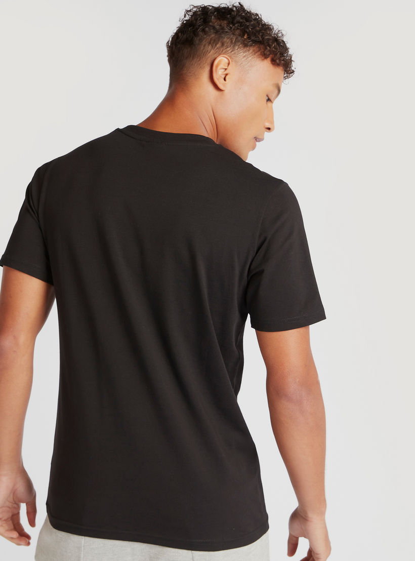 تيشيرت بقصّة سليم وياقة ضيّقة وأكمام قصيرة وطبعات باتمان-men-clothing-tshirtsandpolos-tshirts-image-1
