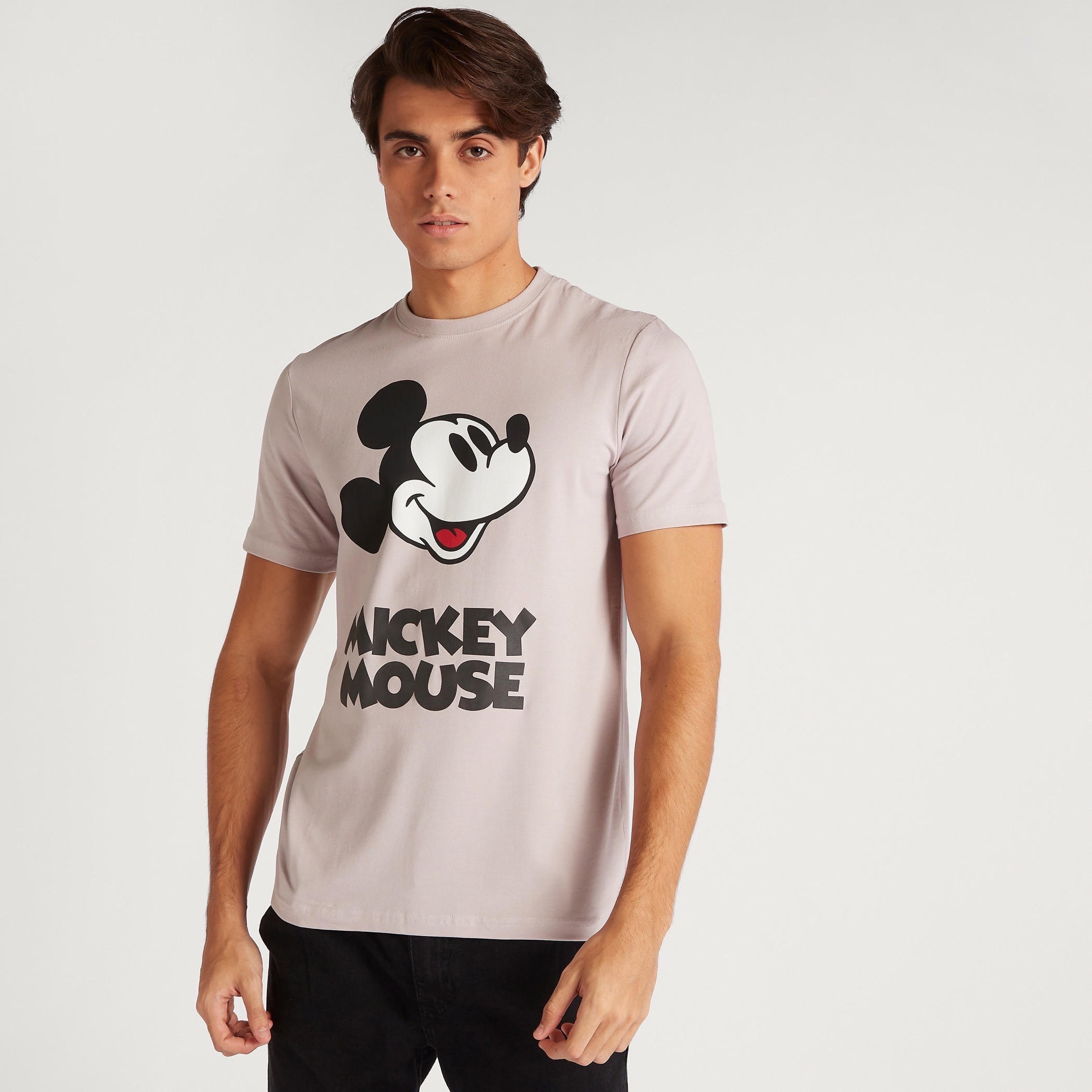 تيشيرت بياقة ضيّقة وأكمام قصيرة وطبعات ميكي ماوس-men-clothing-tshirtsandpolos-tshirts-image-1