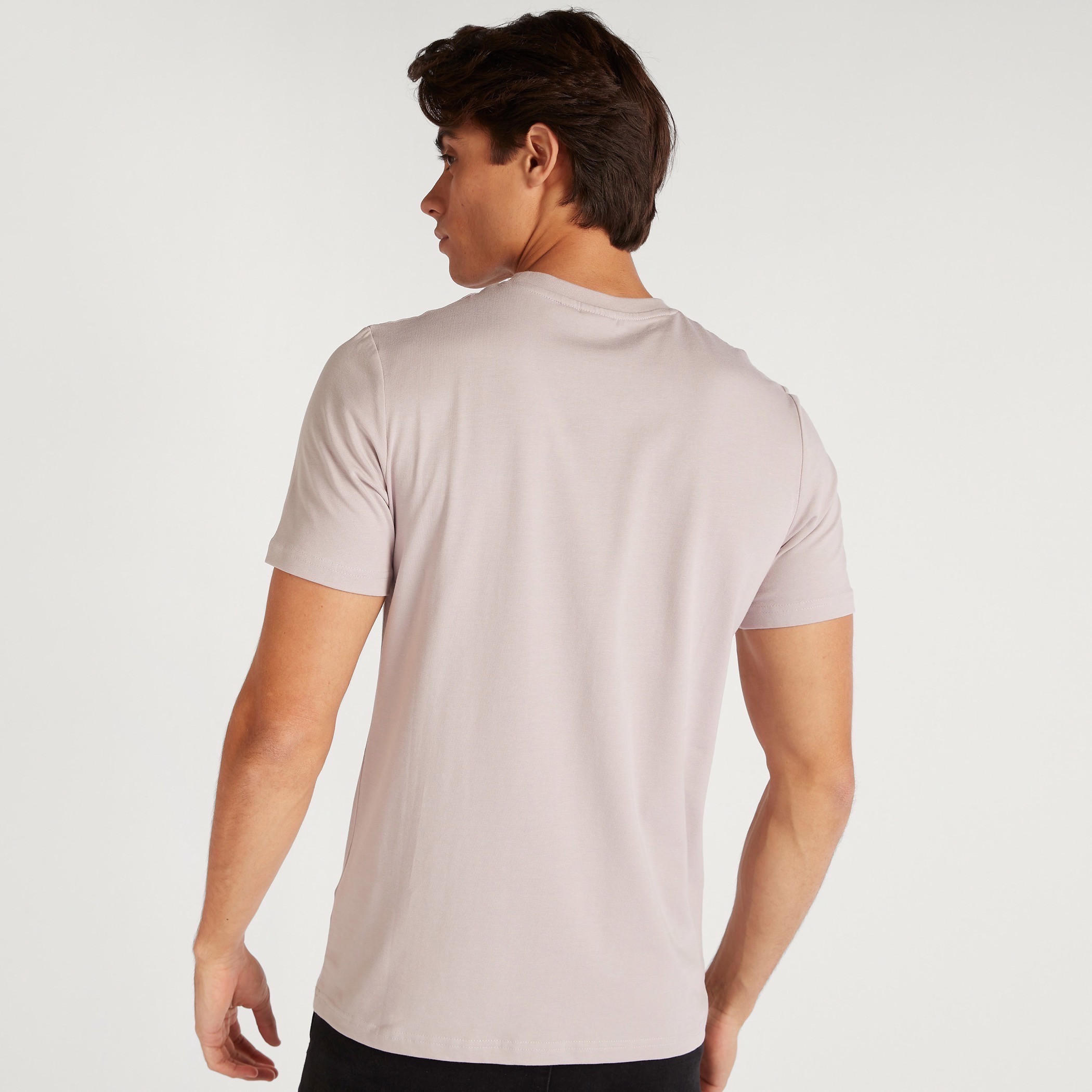 تيشيرت بياقة ضيّقة وأكمام قصيرة وطبعات ميكي ماوس-men-clothing-tshirtsandpolos-tshirts-image-4