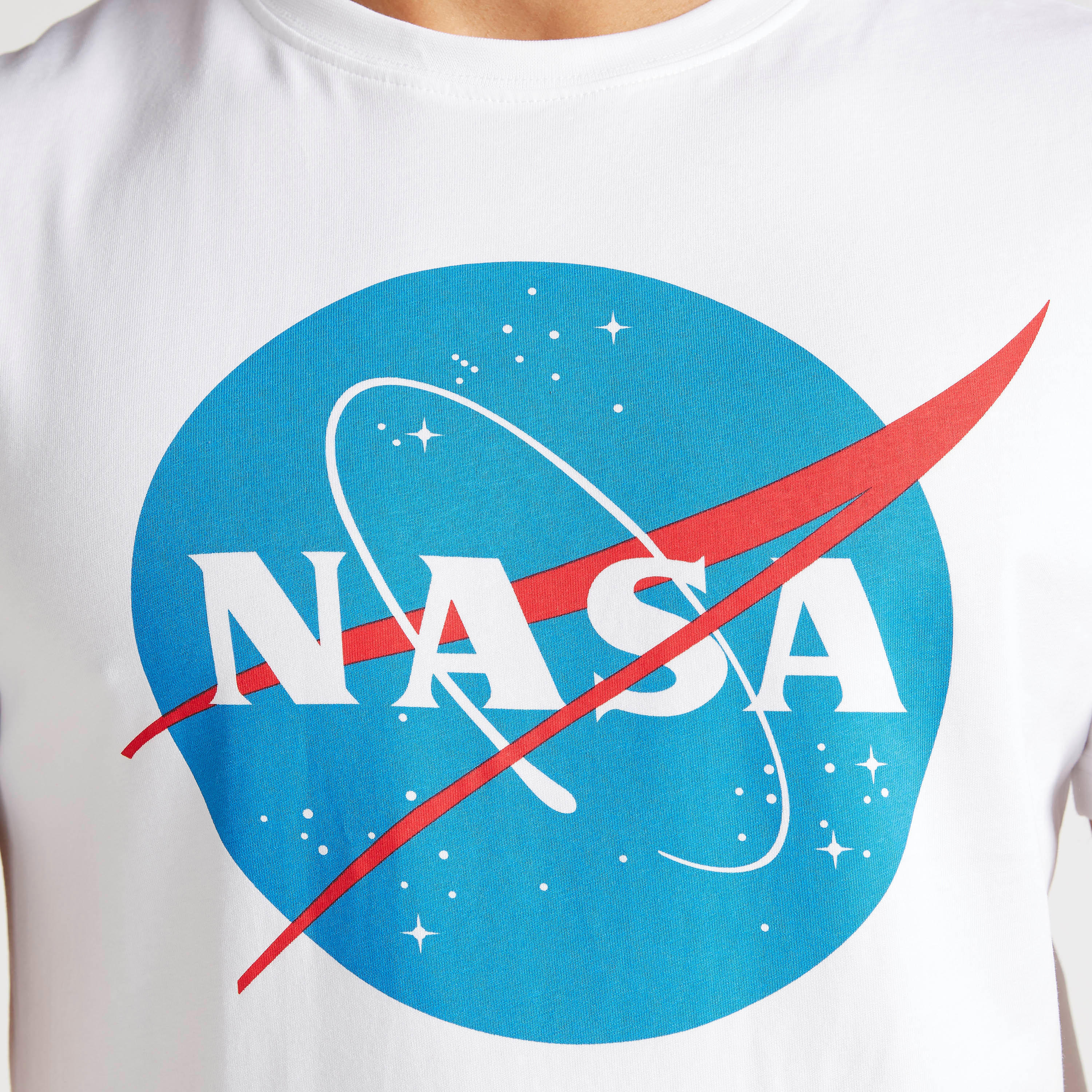 تيشيرت بياقة ضيّقة وأكمام قصيرة وطبعات ناسا-men-clothing-tshirtsandpolos-tshirts-image-2