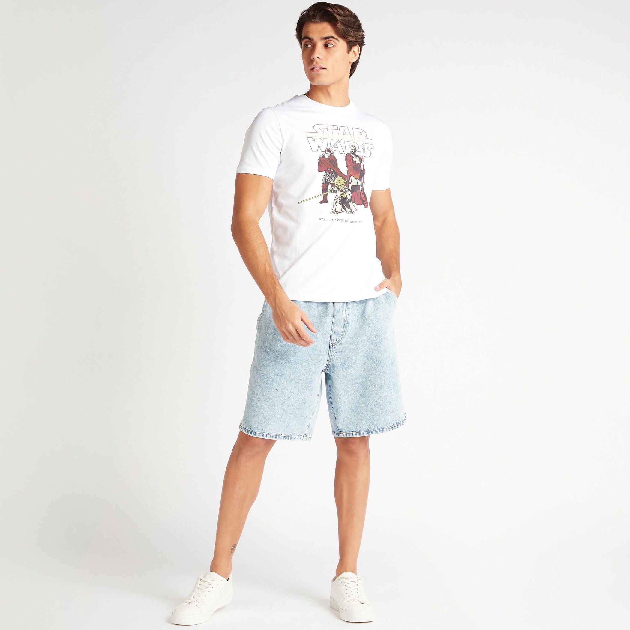تيشيرت بياقة ضيّقة وأكمام قصيرة وطبعات ستار وورز-men-clothing-tshirtsandpolos-tshirts-image-2