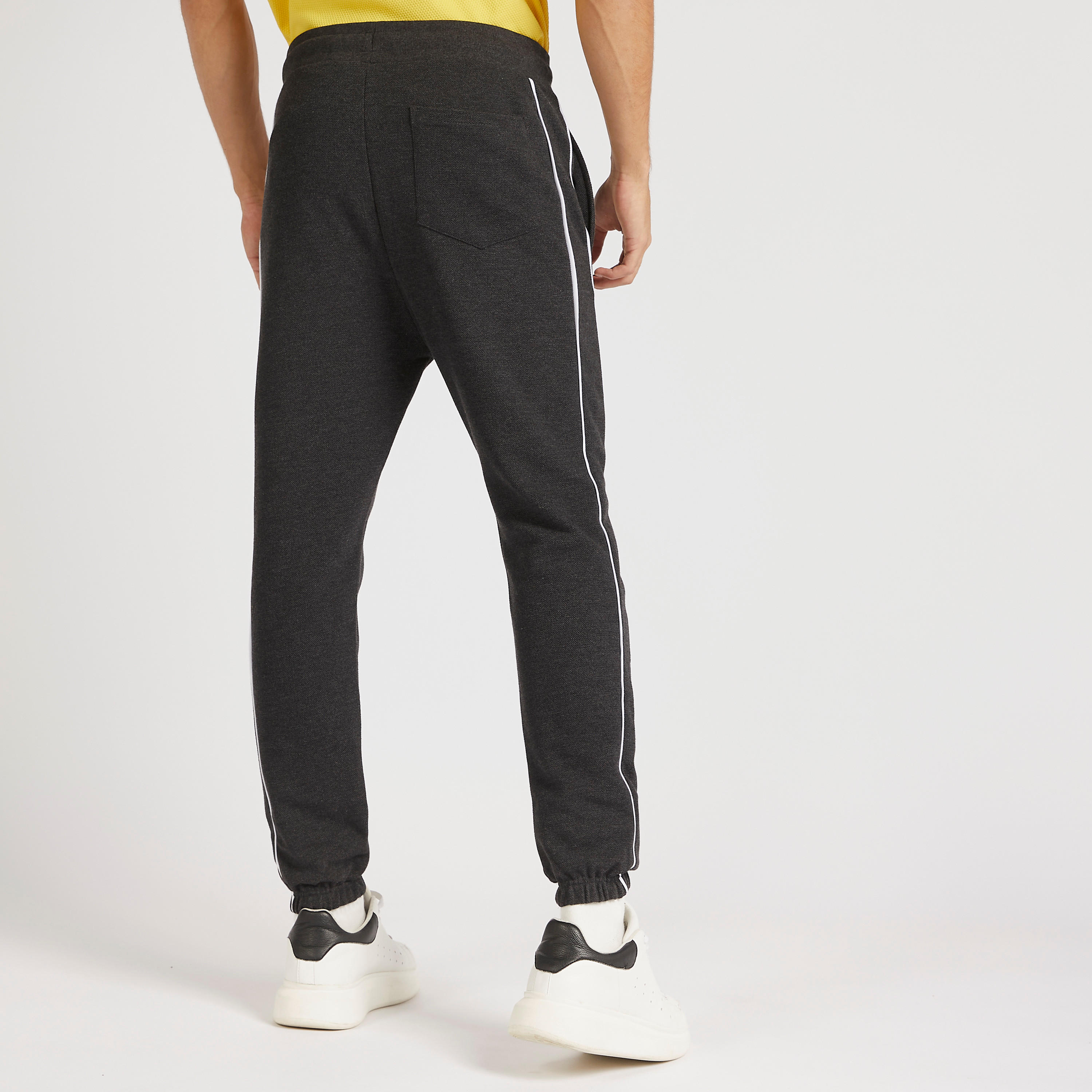 بنطلون رياضي بخصر مرتفع ورباط إغلاق وطبعات باتمان-men-clothing-bottoms-joggers-image-4