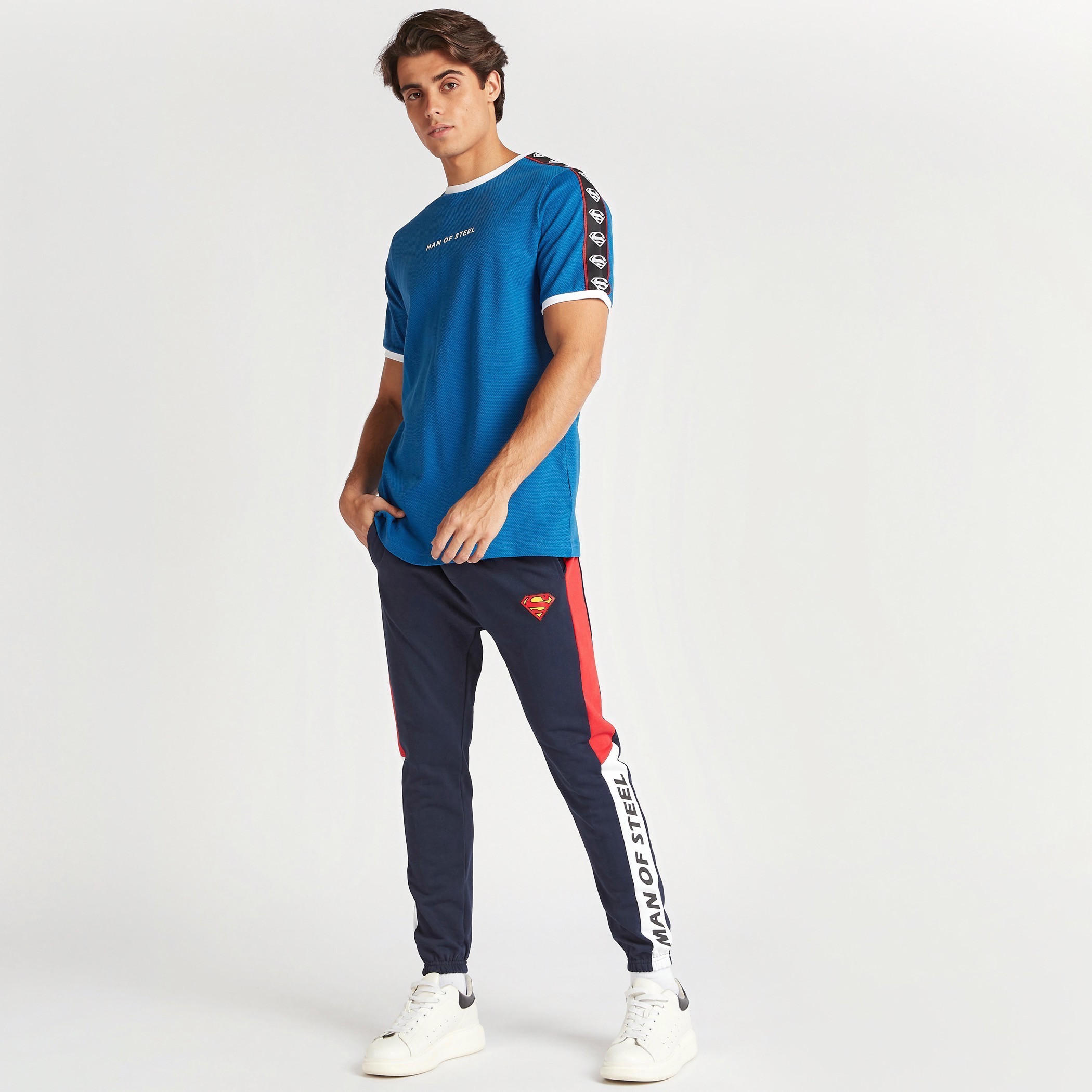 بنطلون رياضي بخصر متوسّط الارتفاع وجيوب وطبعات سوبرمان-men-clothing-bottoms-joggers-image-2