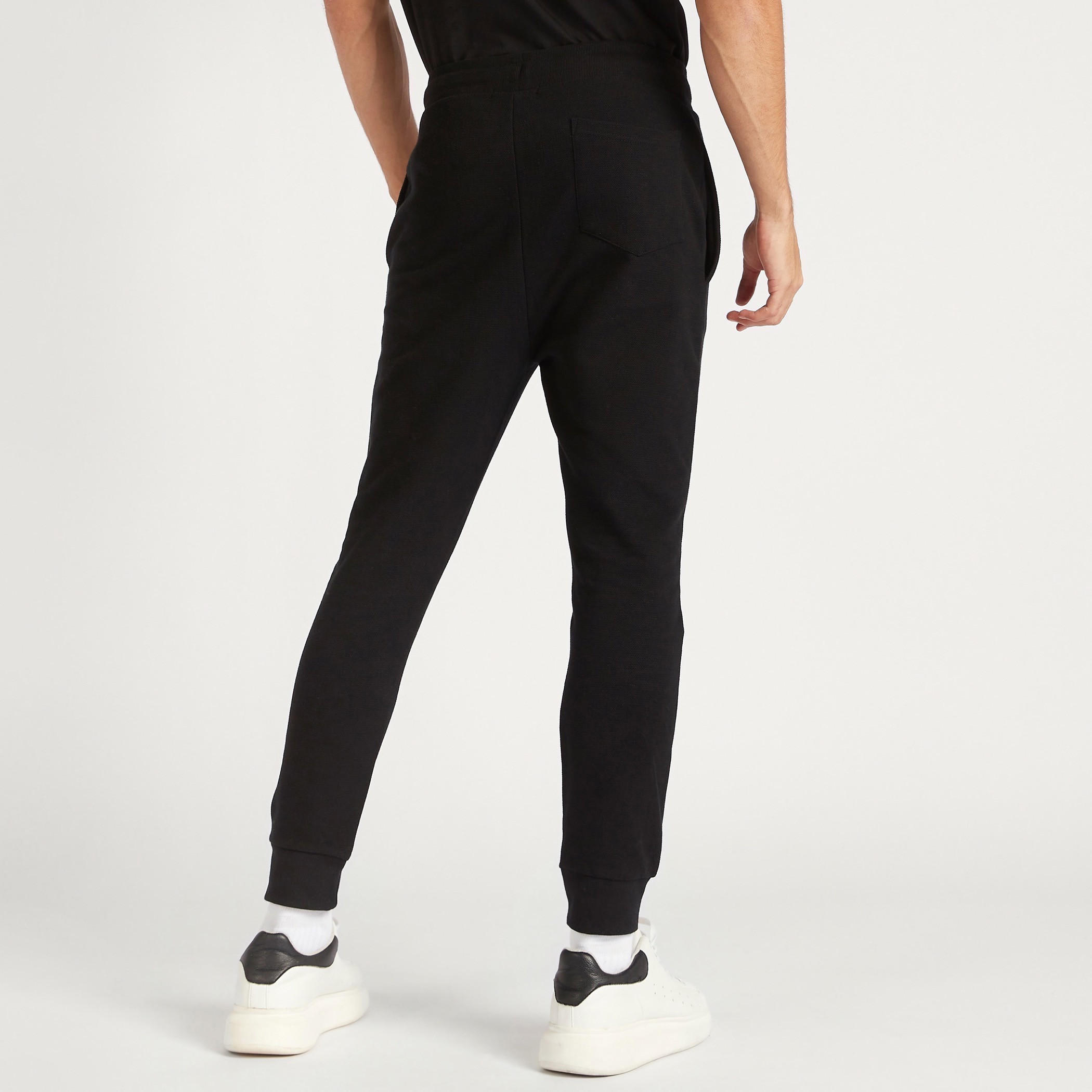 بنطلون رياضي برباط إغلاق وجيوب وطبعات ناسا-men-clothing-bottoms-joggers-image-4