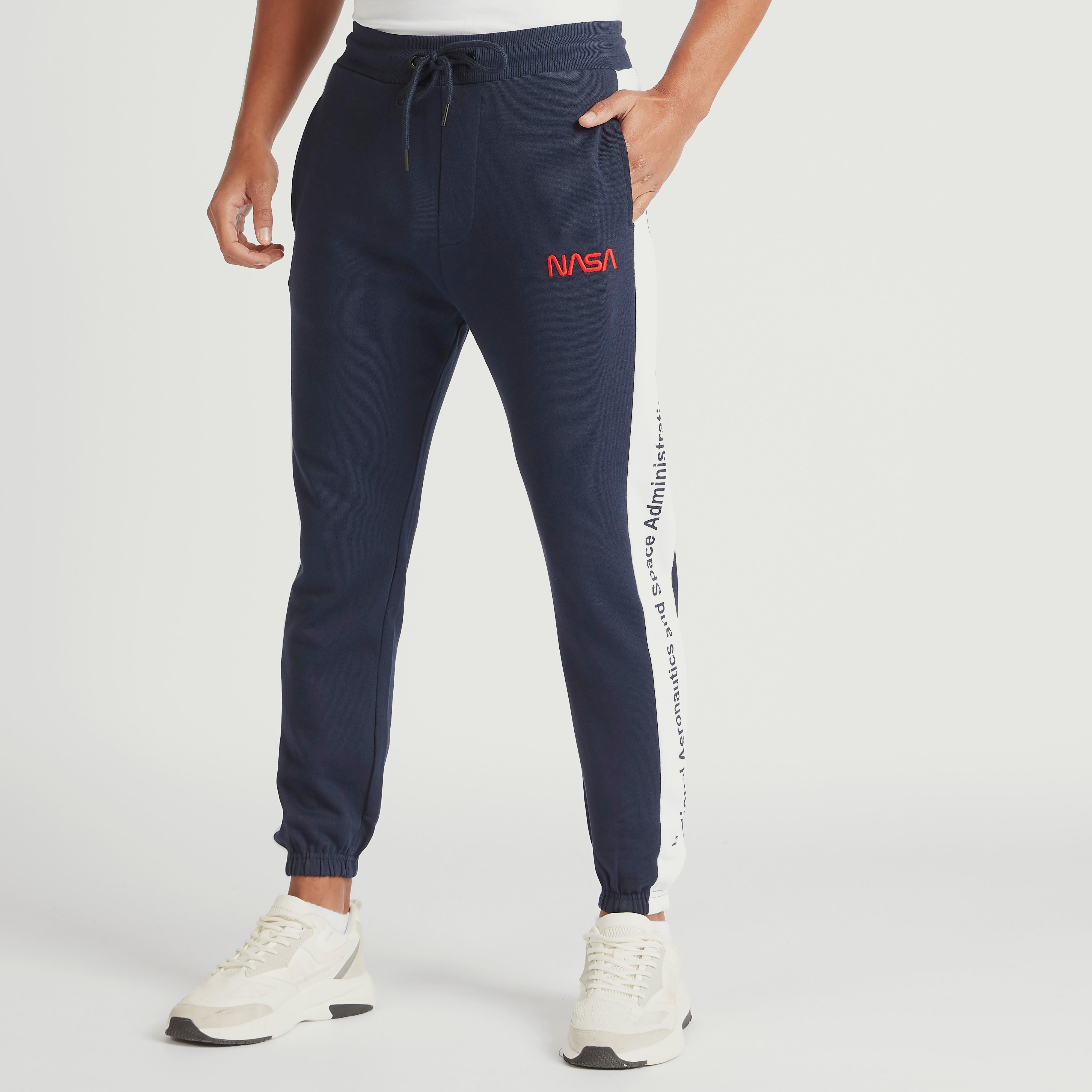 بنطلون رياضي برباط إغلاق وجيوب وطبعات ناسا-men-clothing-bottoms-joggers-image-1