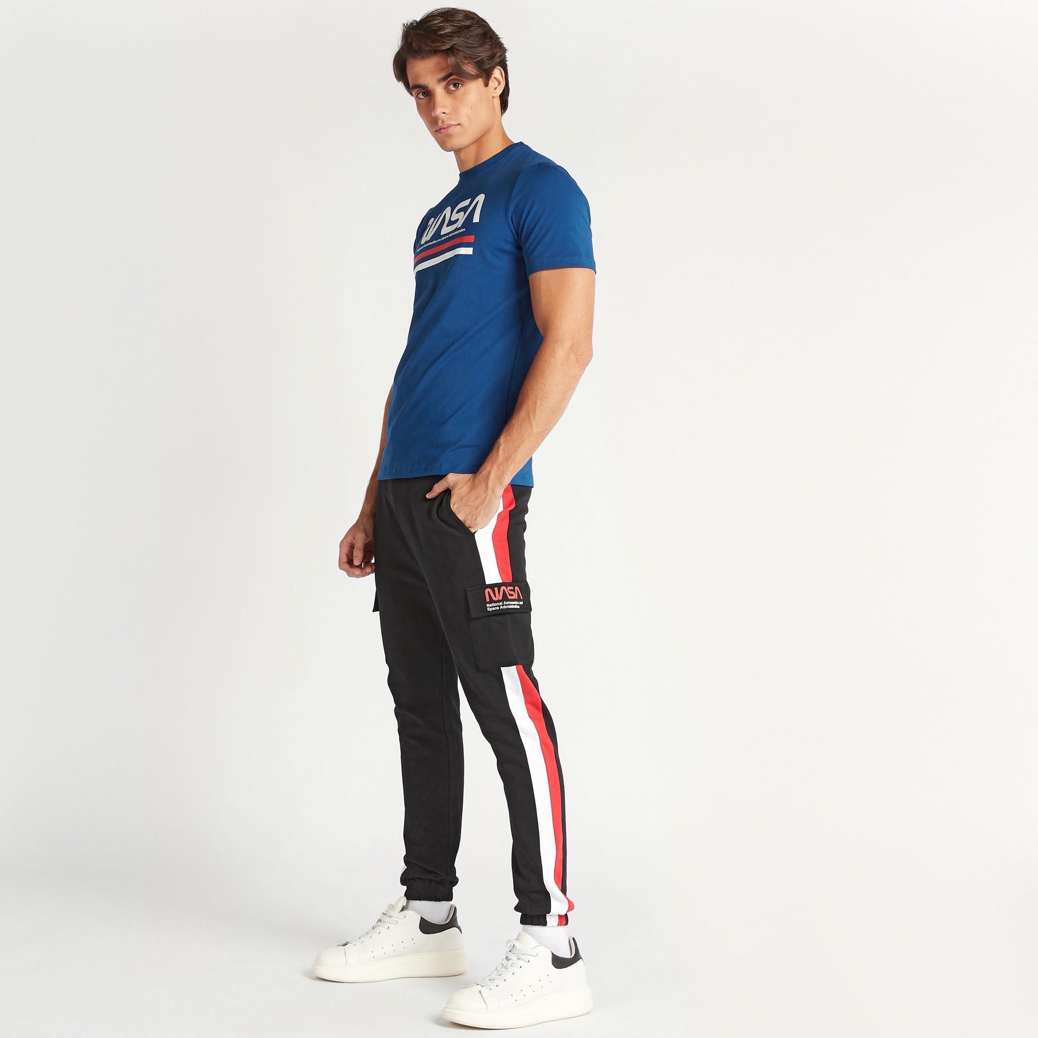 بنطلون رياضي برباط إغلاق وجيوب وطبعات ناسا-men-clothing-bottoms-joggers-image-2
