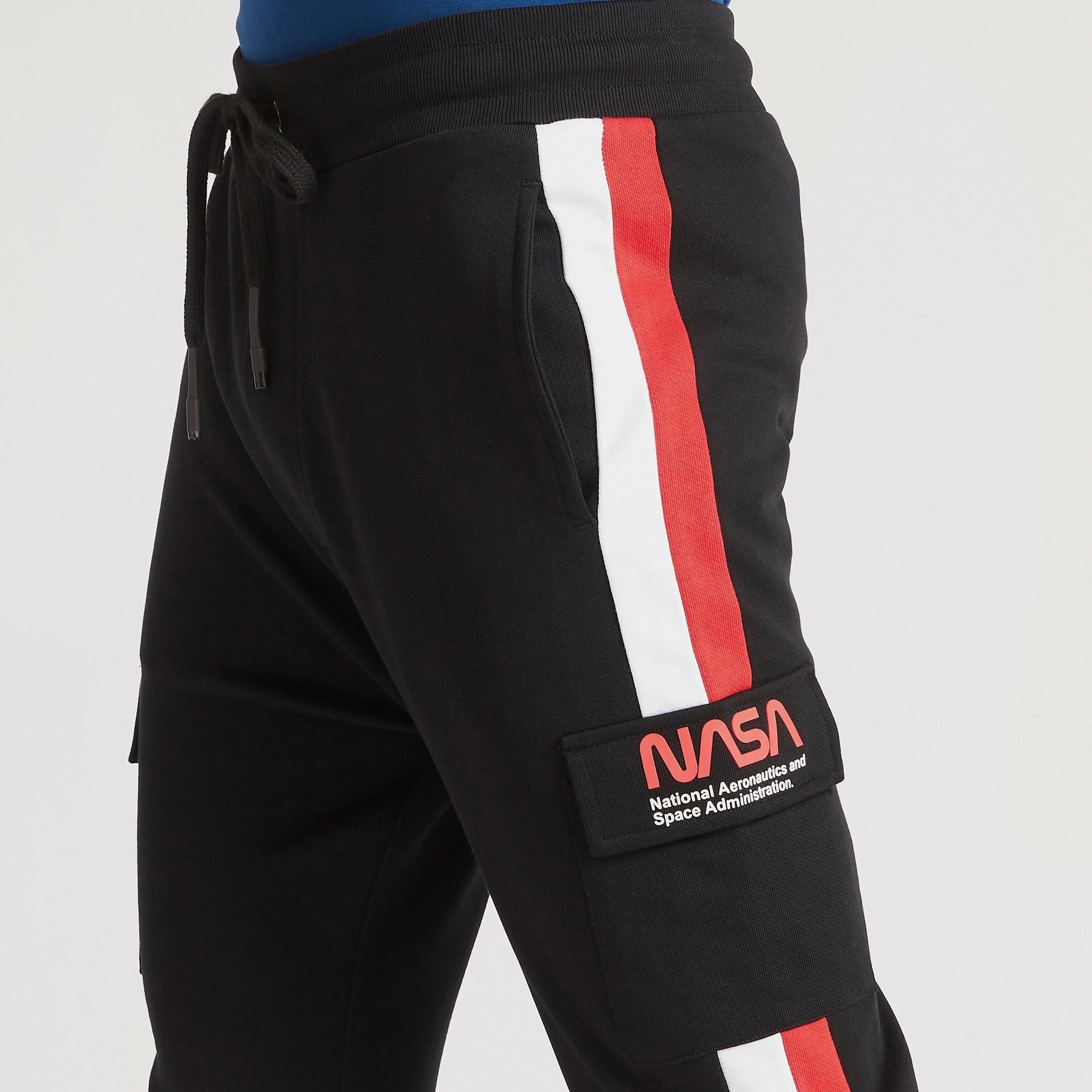 بنطلون رياضي برباط إغلاق وجيوب وطبعات ناسا-men-clothing-bottoms-joggers-image-3