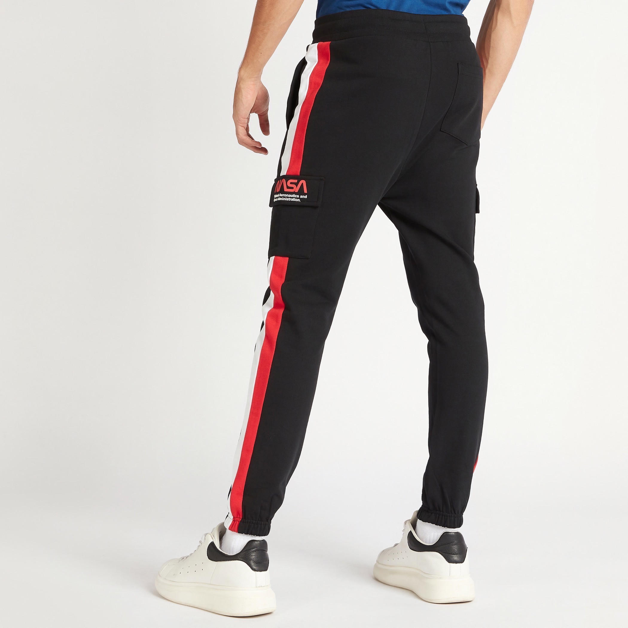 بنطلون رياضي برباط إغلاق وجيوب وطبعات ناسا-men-clothing-bottoms-joggers-image-4