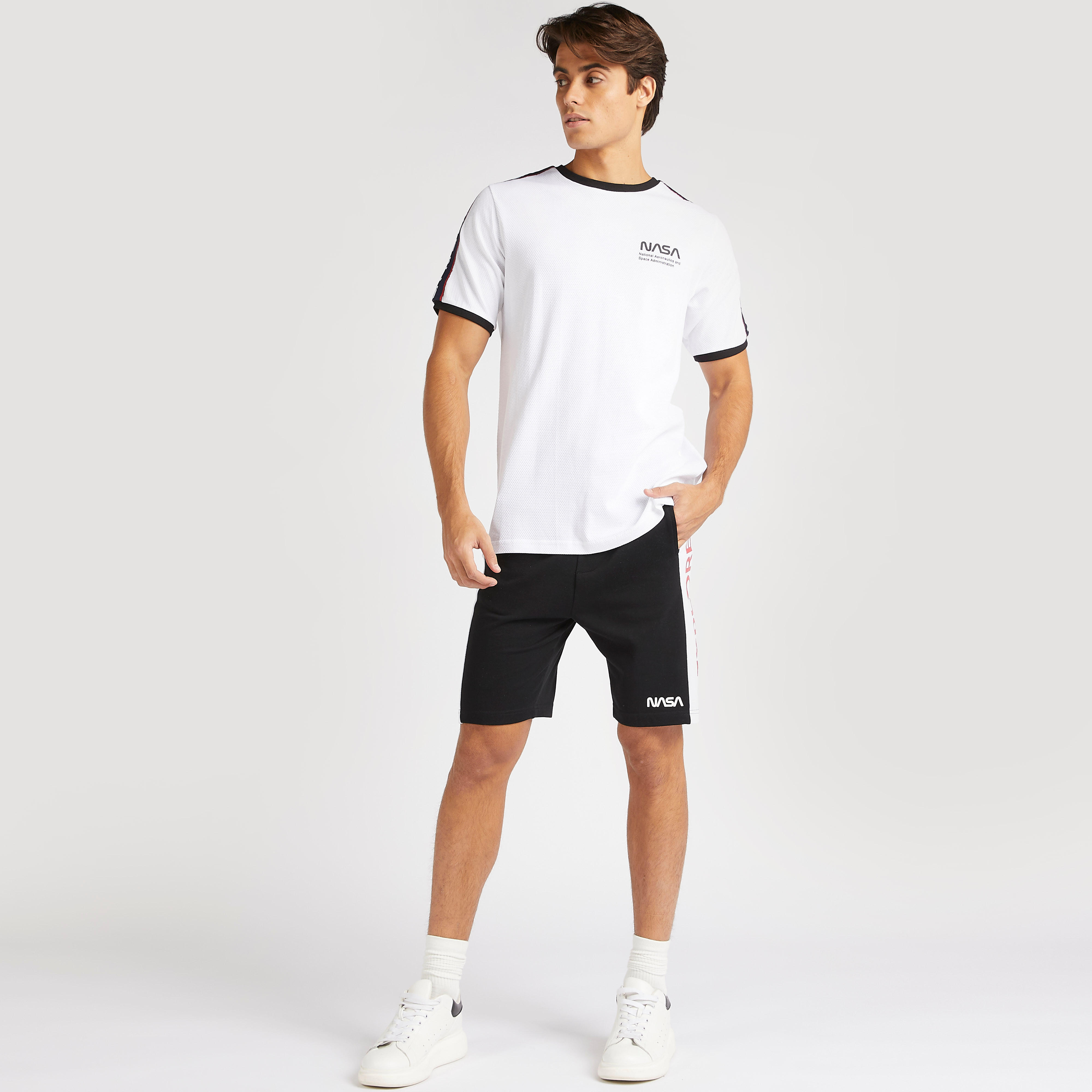 شورت برباط إغلاق وخصر متوسط الارتفاع وطبعات ناسا-men-clothing-bottoms-shorts-image-2