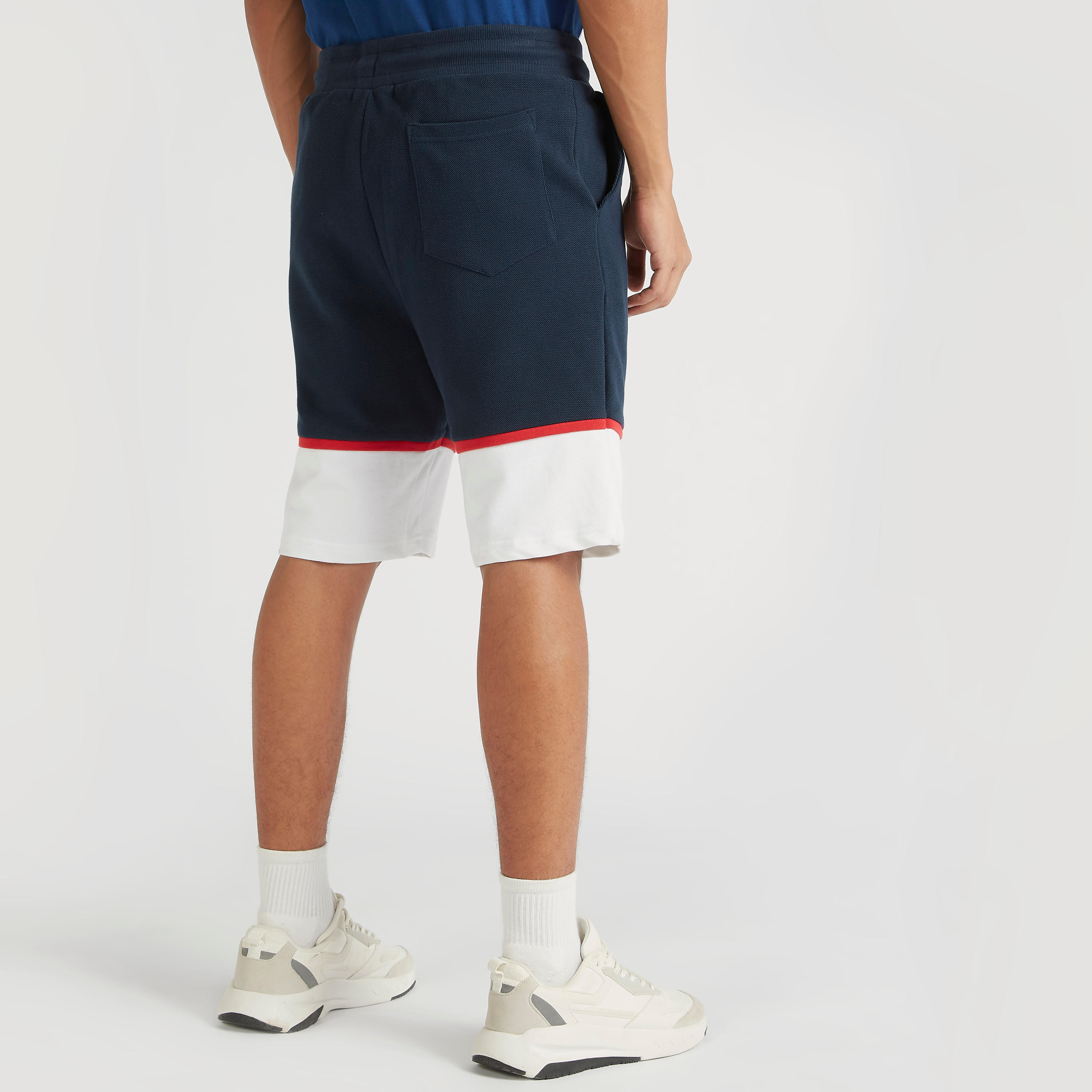 شورت مطرّز بخصر متوسّط الارتفاع ورباط إغلاق وجيوب من ناسا-men-clothing-bottoms-shorts-image-4