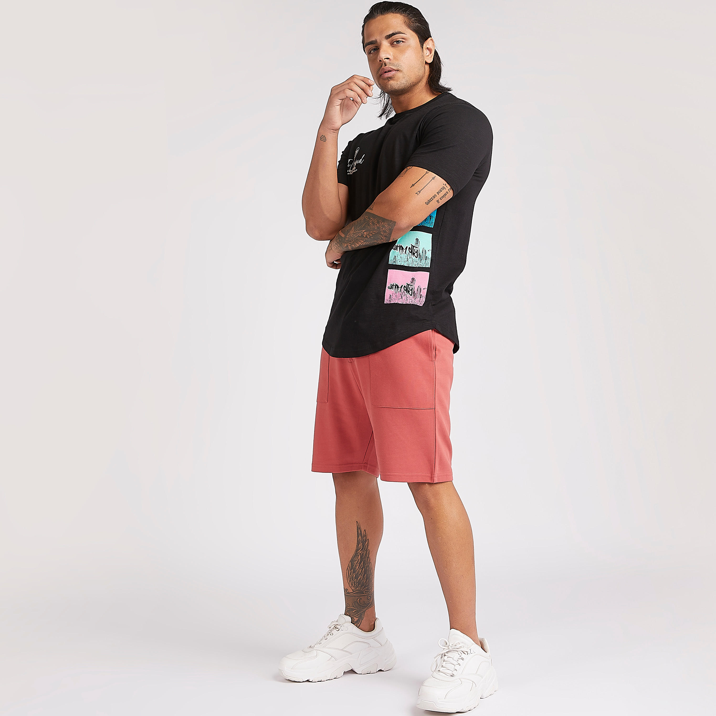 تيشيرت بياقة ضيقة وأكمام قصيرة وطبعات باتمان-men-clothing-tshirtsandpolos-tshirts-image-2