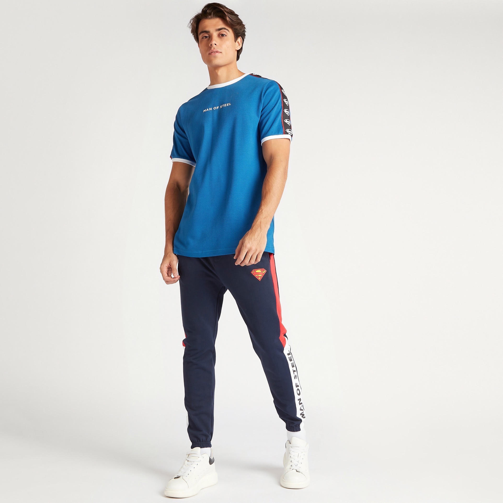 تيشيرت بياقة ضيّقة وأكمام قصيرة وطبعات سوبرمان-men-clothing-tshirtsandpolos-tshirts-image-2
