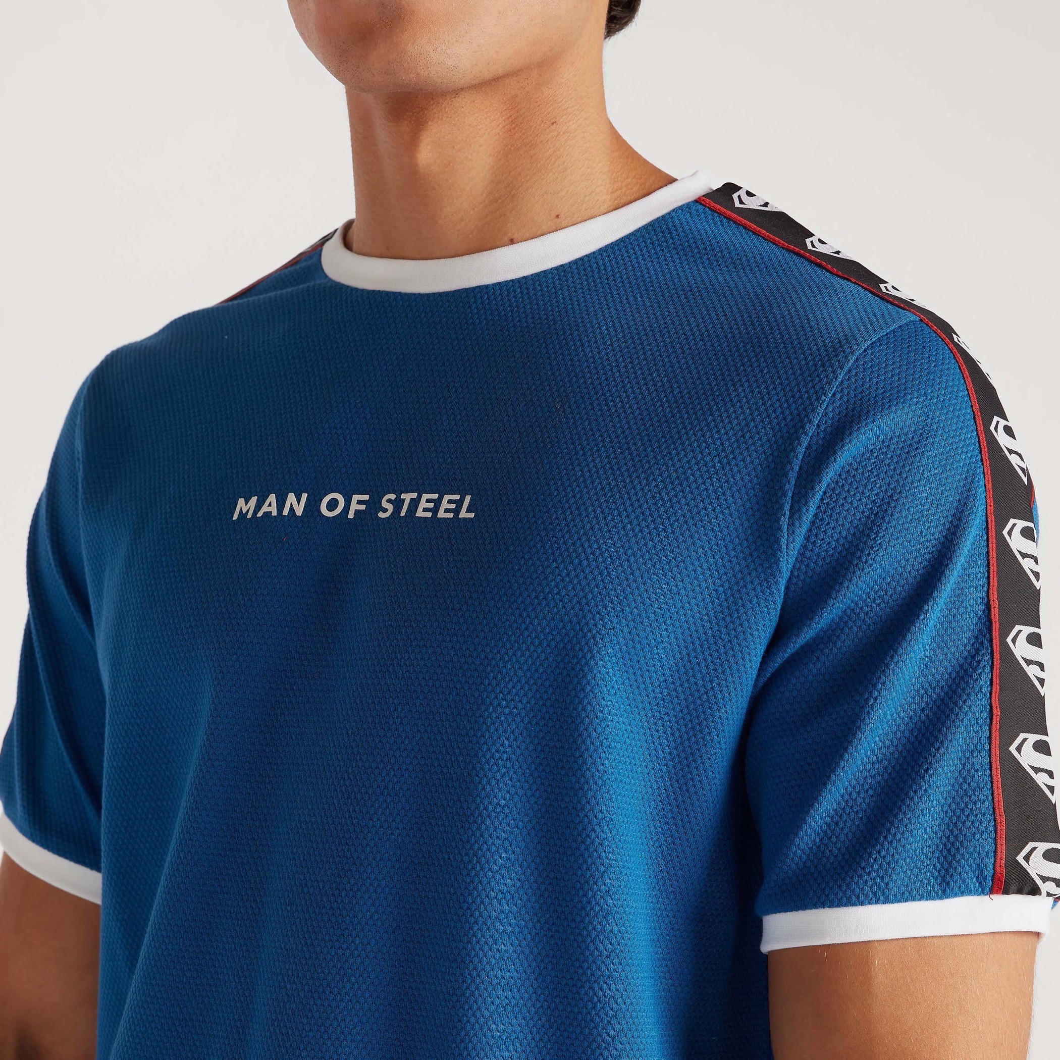 تيشيرت بياقة ضيّقة وأكمام قصيرة وطبعات سوبرمان-men-clothing-tshirtsandpolos-tshirts-image-3