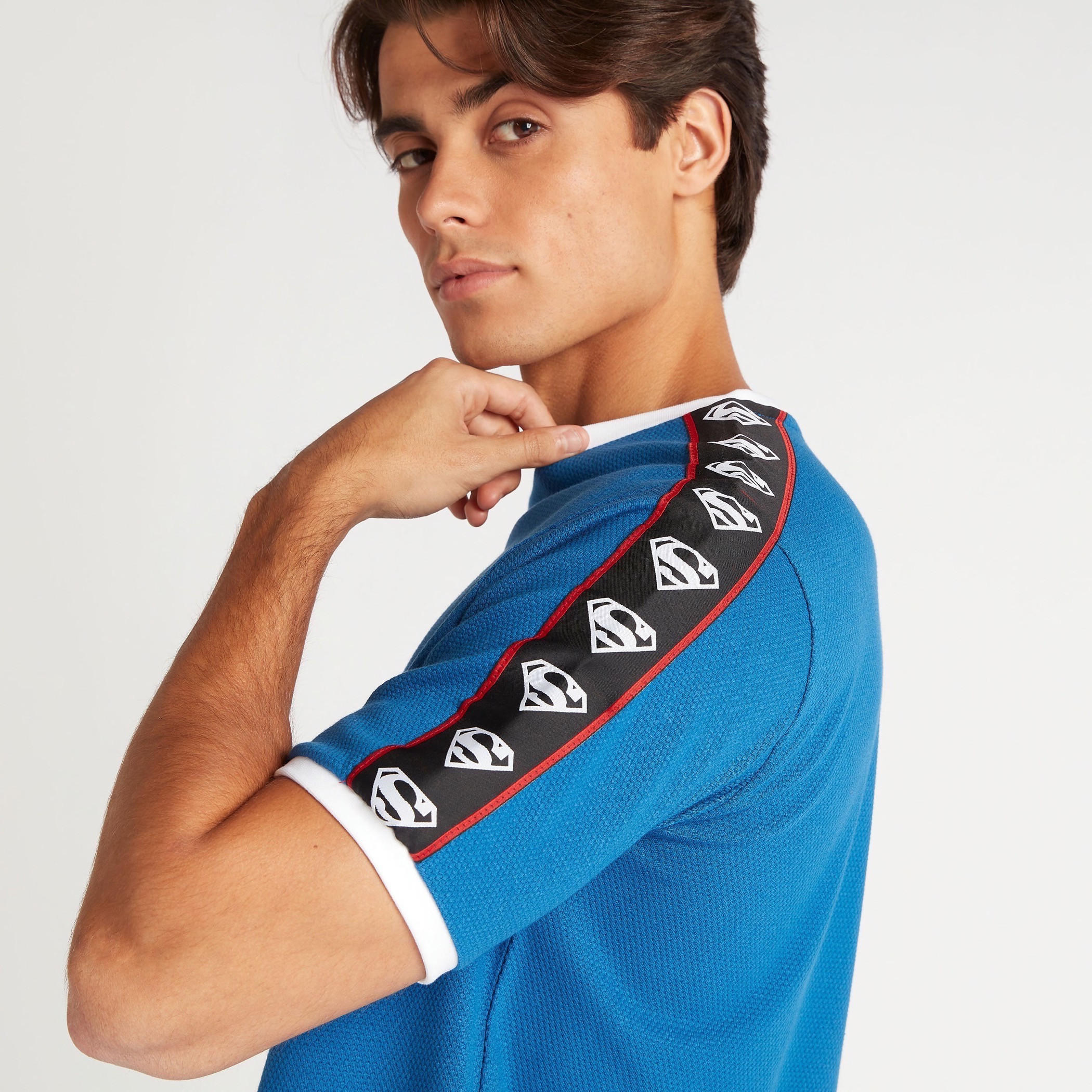 تيشيرت بياقة ضيّقة وأكمام قصيرة وطبعات سوبرمان-men-clothing-tshirtsandpolos-tshirts-image-5