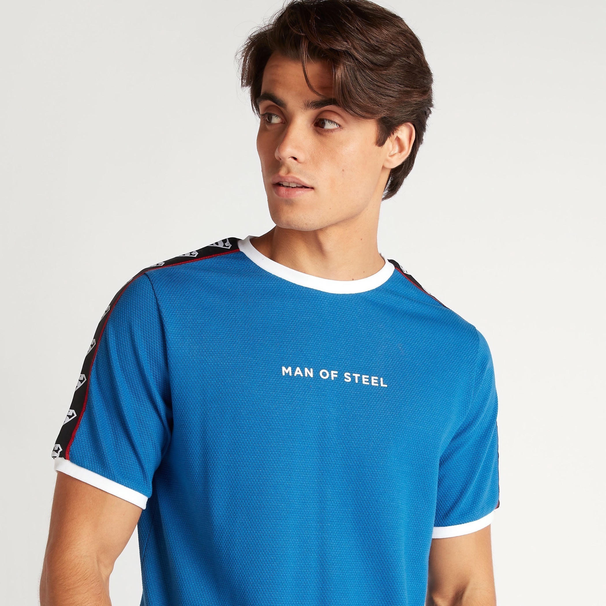 تيشيرت بياقة ضيّقة وأكمام قصيرة وطبعات سوبرمان-men-clothing-tshirtsandpolos-tshirts-image-7