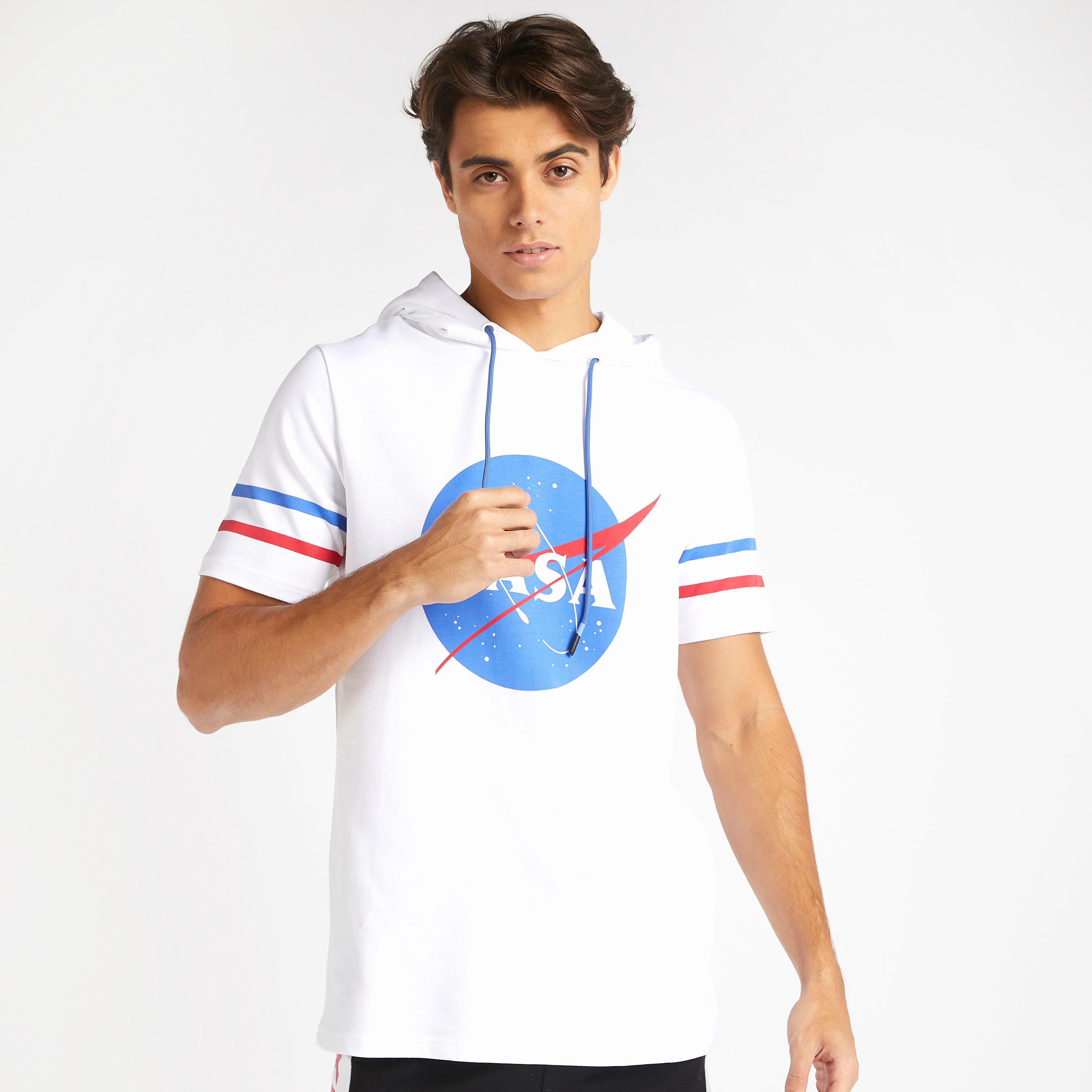 تيشيرت بأكمام قصيرة وقبّعة وطبعات من ناسا-men-clothing-tshirtsandpolos-tshirts-image-1