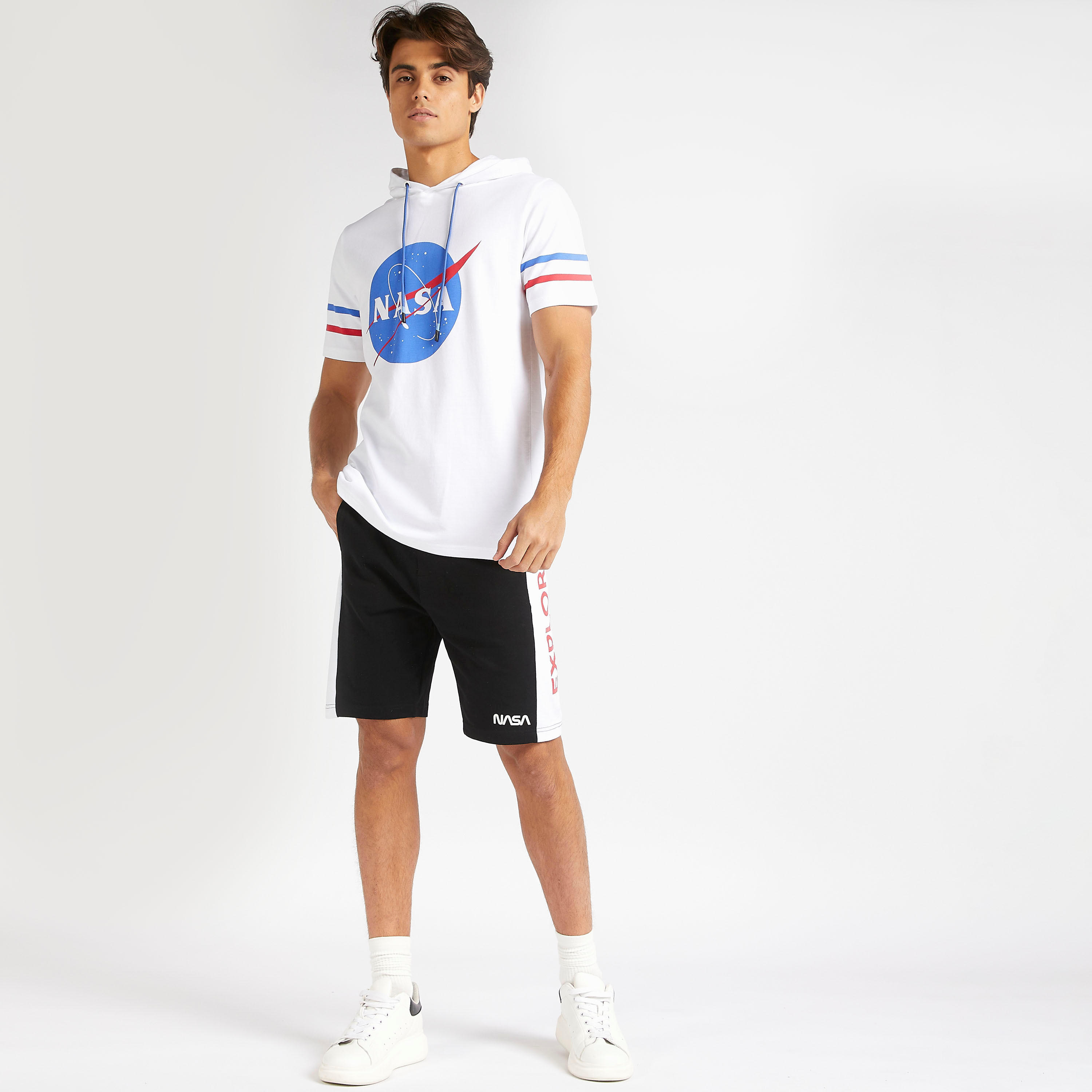 تيشيرت بأكمام قصيرة وقبّعة وطبعات من ناسا-men-clothing-tshirtsandpolos-tshirts-image-2