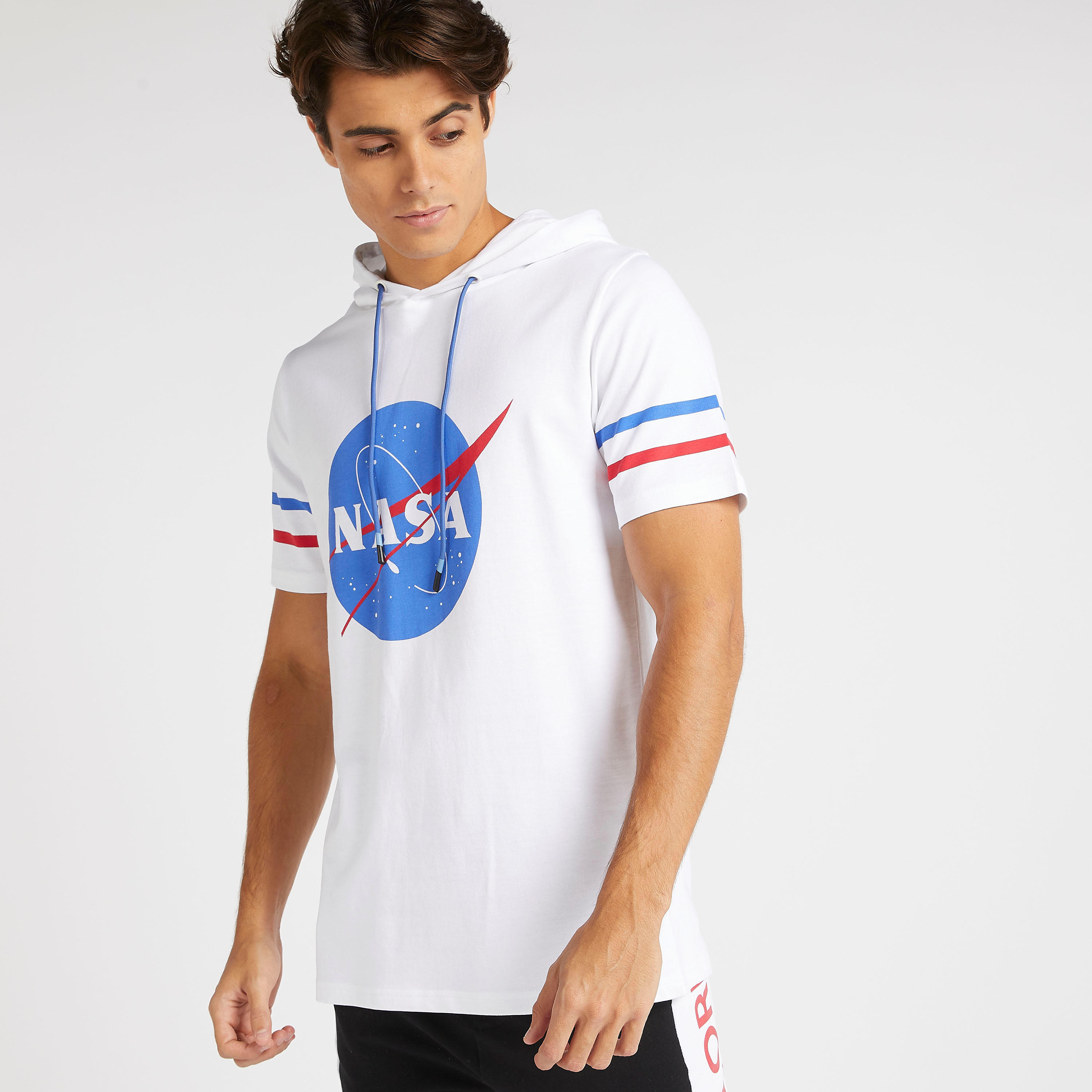 تيشيرت بأكمام قصيرة وقبّعة وطبعات من ناسا-men-clothing-tshirtsandpolos-tshirts-image-5