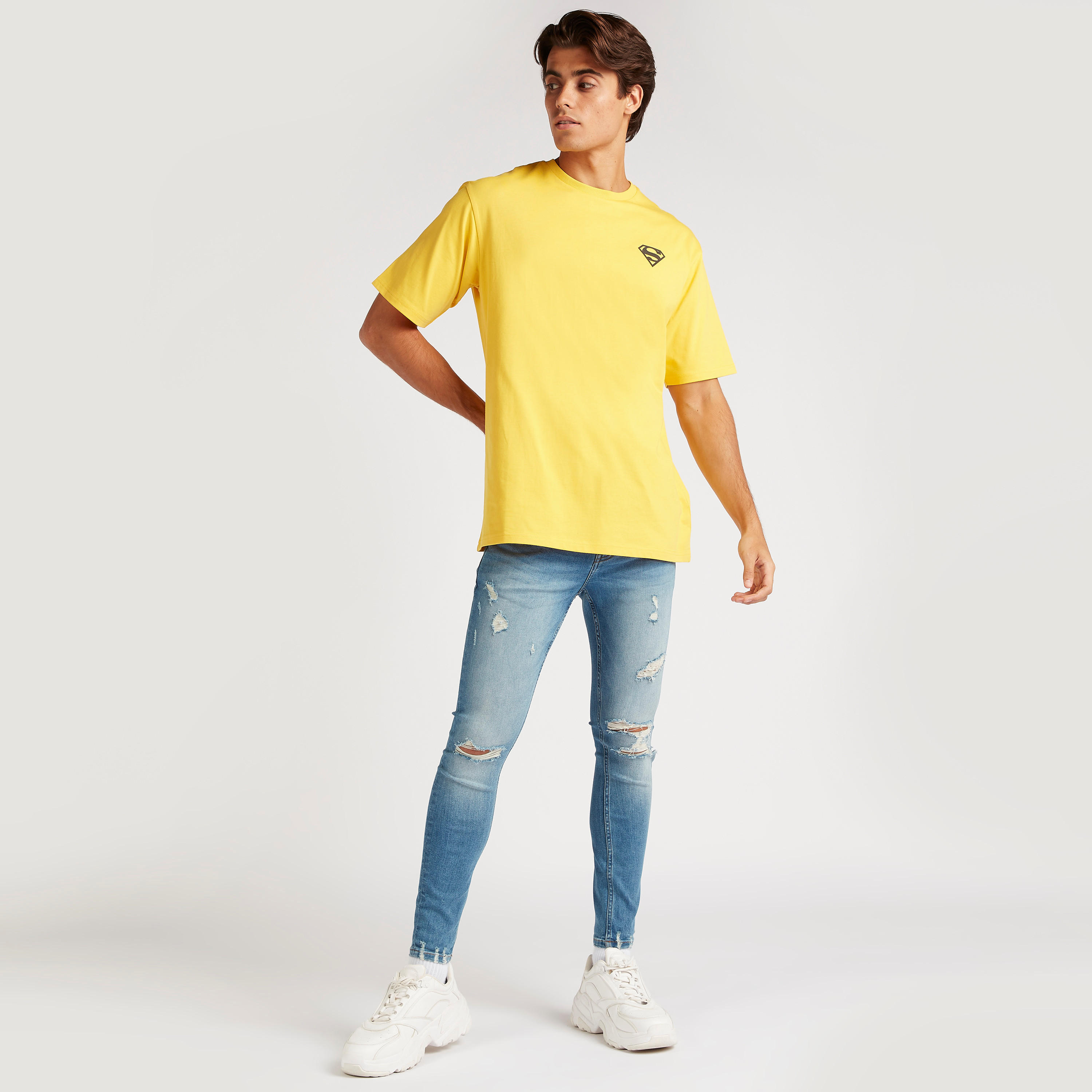 تيشيرت بياقة ضيّقة وأكمام قصيرة وطبعات سوبرمان-men-clothing-tshirtsandpolos-tshirts-image-2