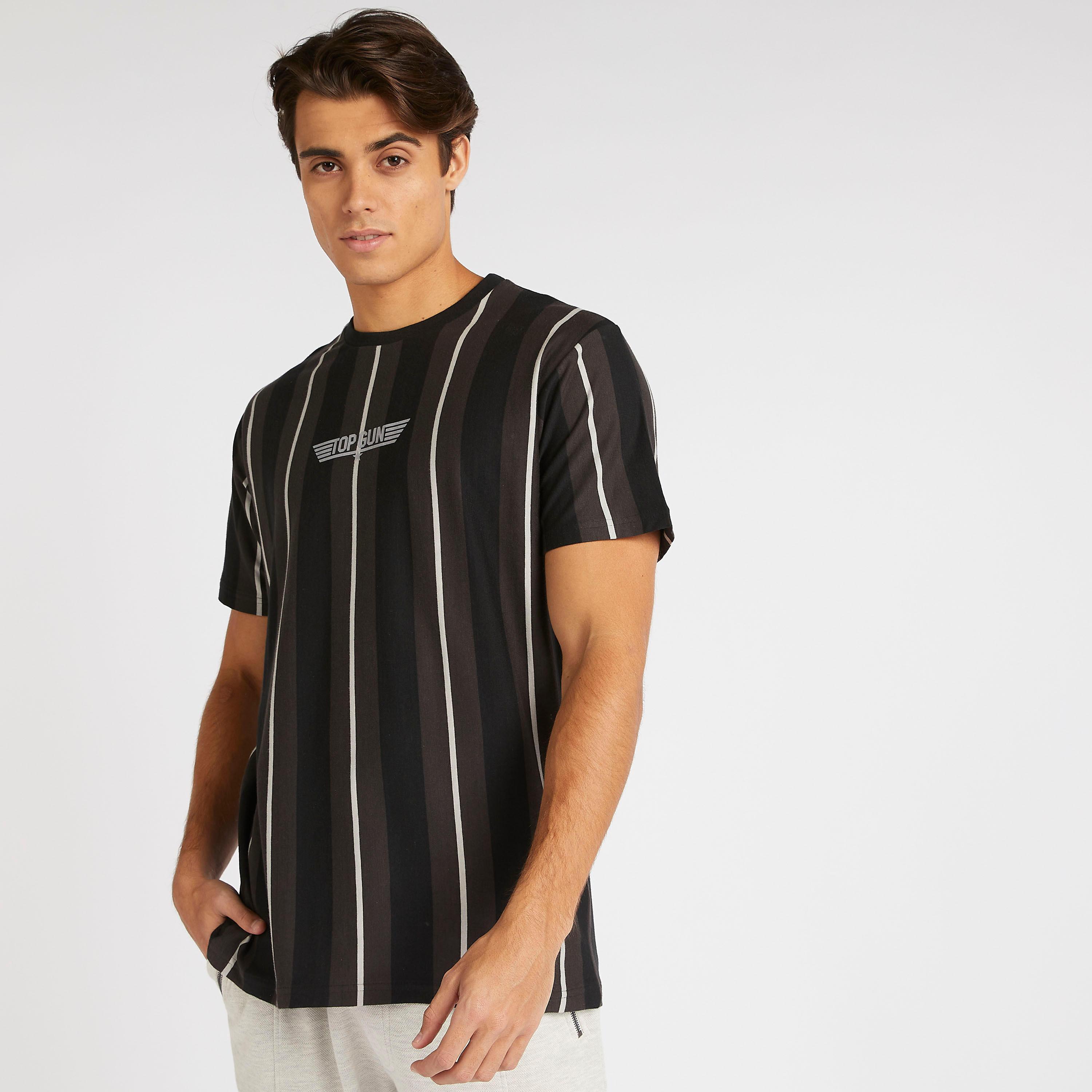 تيشيرت بأكمام قصيرة وياقة ضيّقة وطبعات توب جان-men-clothing-tshirtsandpolos-tshirts-image-1