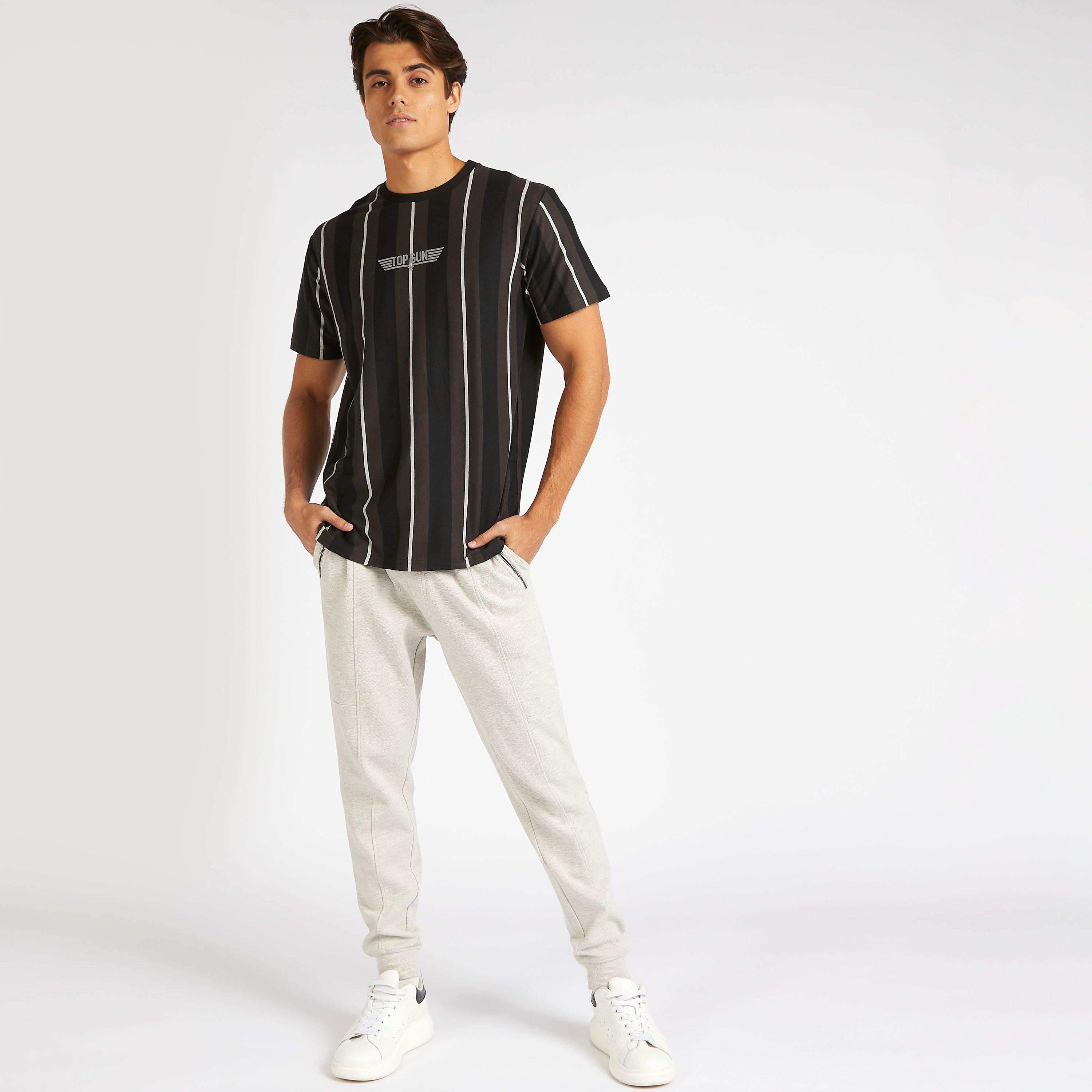 تيشيرت بأكمام قصيرة وياقة ضيّقة وطبعات توب جان-men-clothing-tshirtsandpolos-tshirts-image-2
