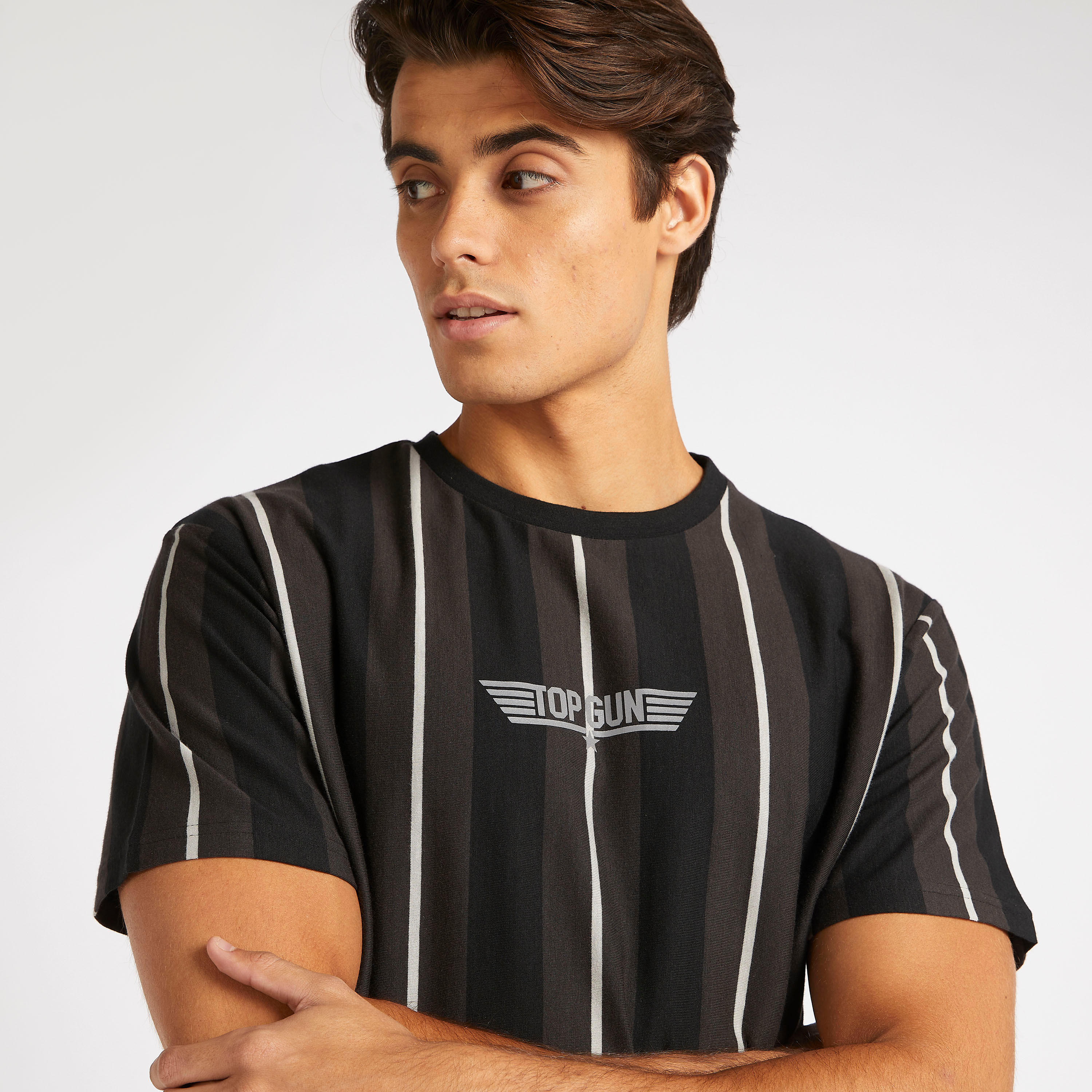 تيشيرت بأكمام قصيرة وياقة ضيّقة وطبعات توب جان-men-clothing-tshirtsandpolos-tshirts-image-3