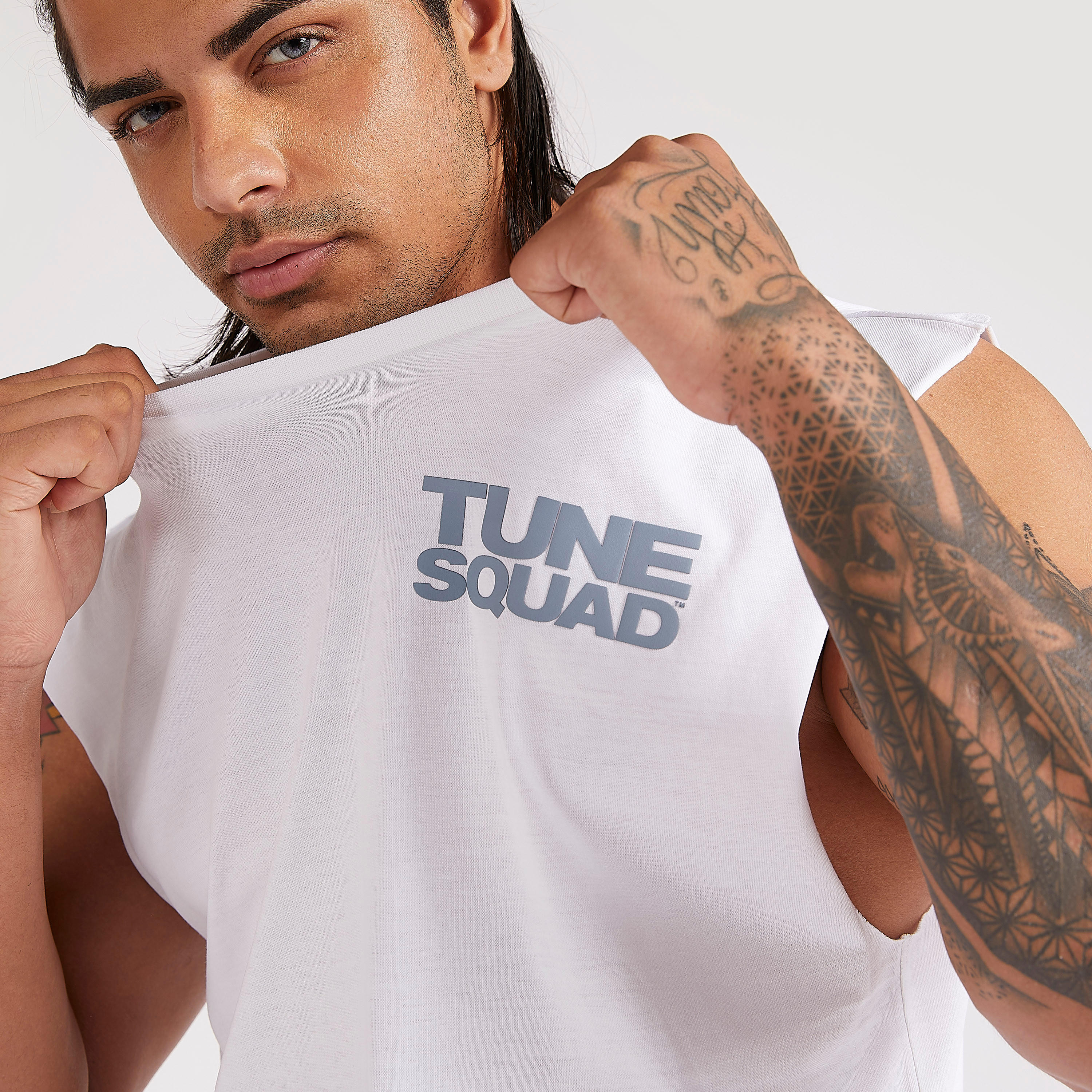 سترة بياقة ضيقة وطبعات-men-clothing-tshirtsandpolos-vests-image-3