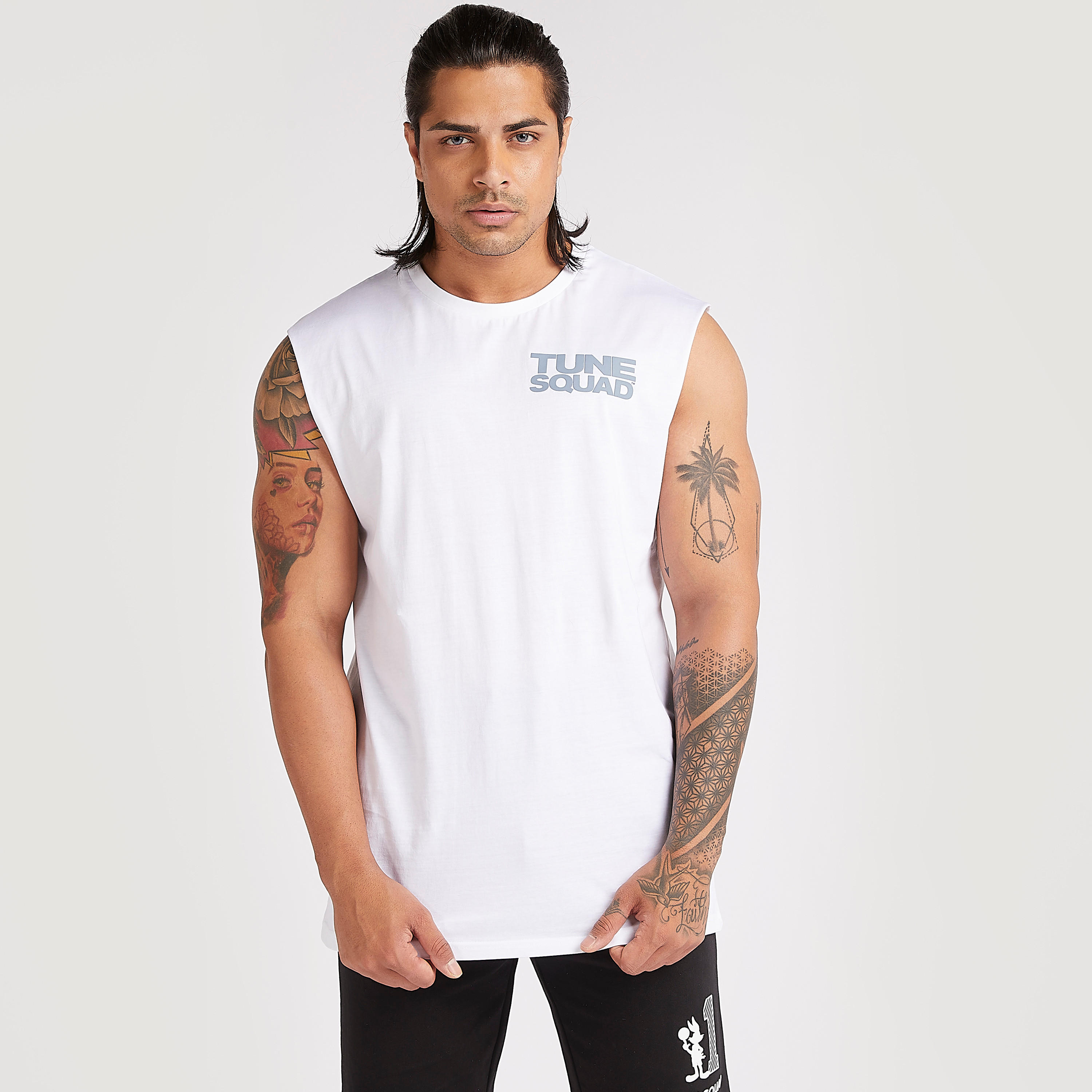 سترة بياقة ضيقة وطبعات-men-clothing-tshirtsandpolos-vests-image-5
